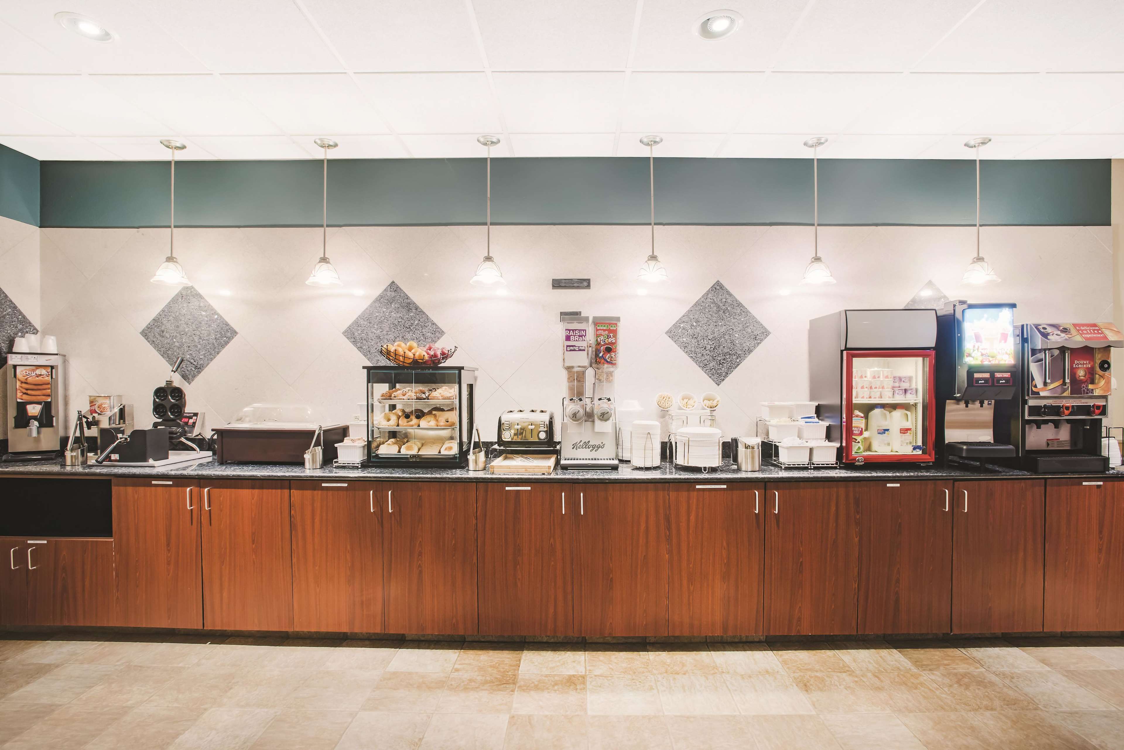 La Quinta Inn & Suites by Wyndham Stonington-Mystic Area