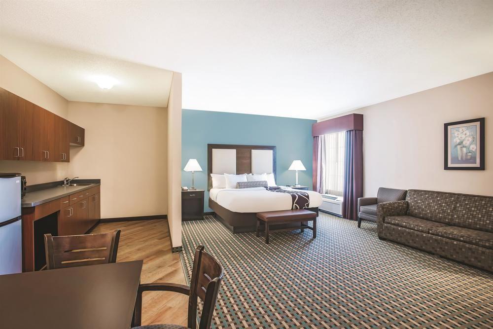 La Quinta Inn & Suites by Wyndham Stonington-Mystic Area