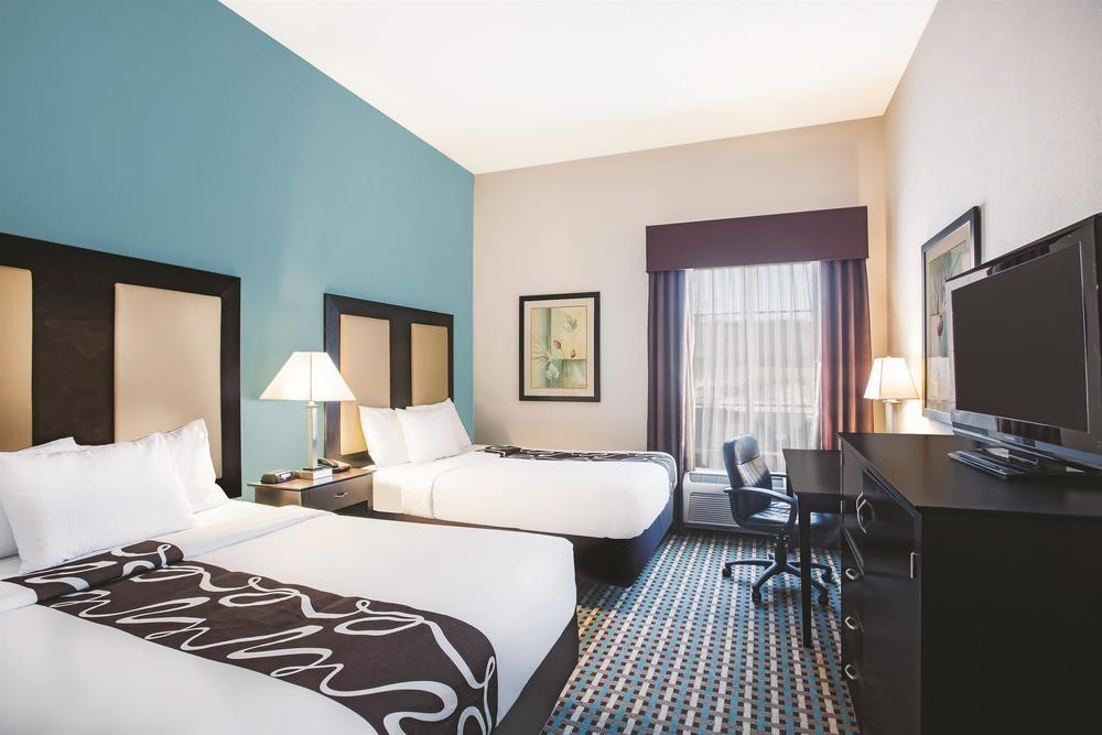 La Quinta Inn & Suites by Wyndham Stonington-Mystic Area