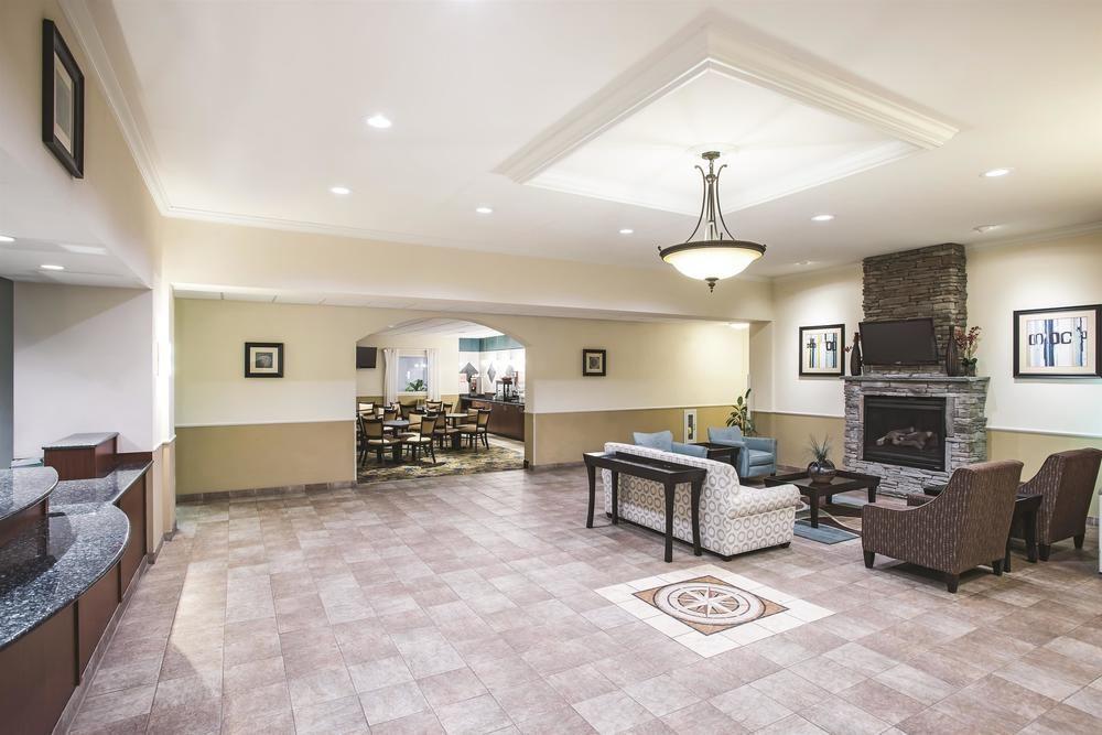 La Quinta Inn & Suites by Wyndham Stonington-Mystic Area
