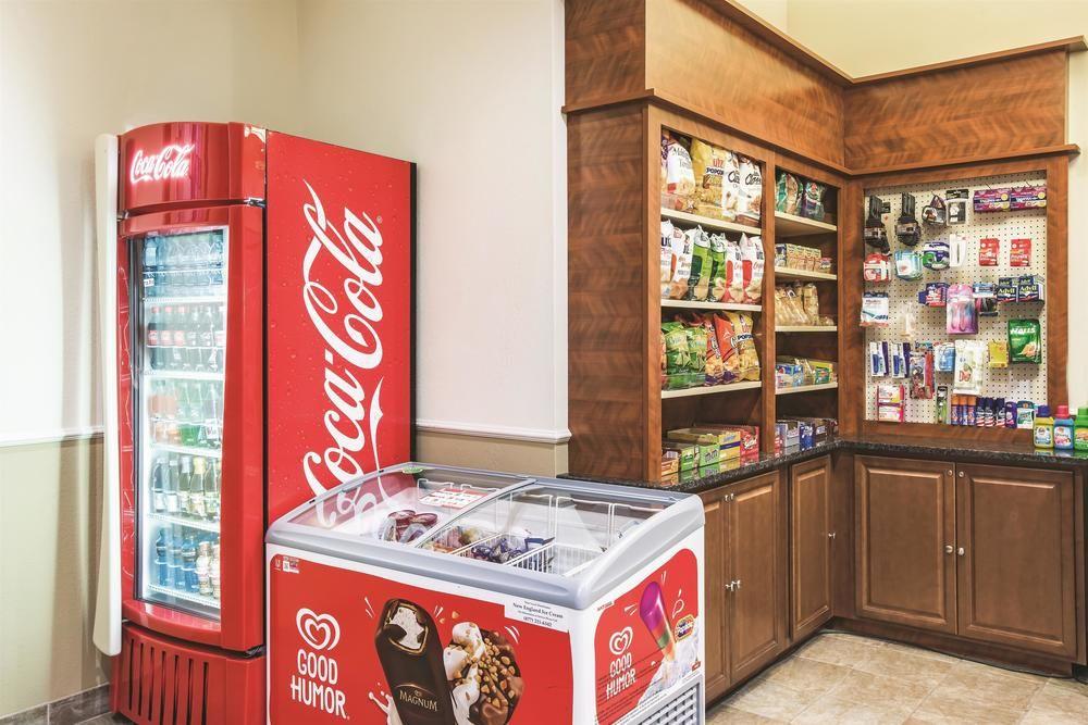 La Quinta Inn & Suites by Wyndham Stonington-Mystic Area