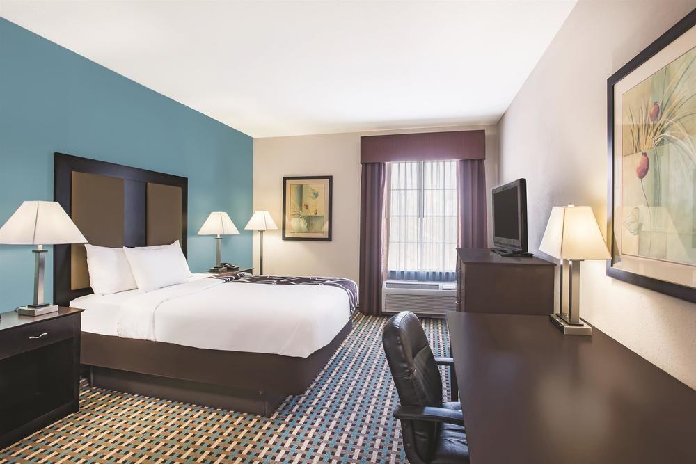 La Quinta Inn & Suites by Wyndham Stonington-Mystic Area