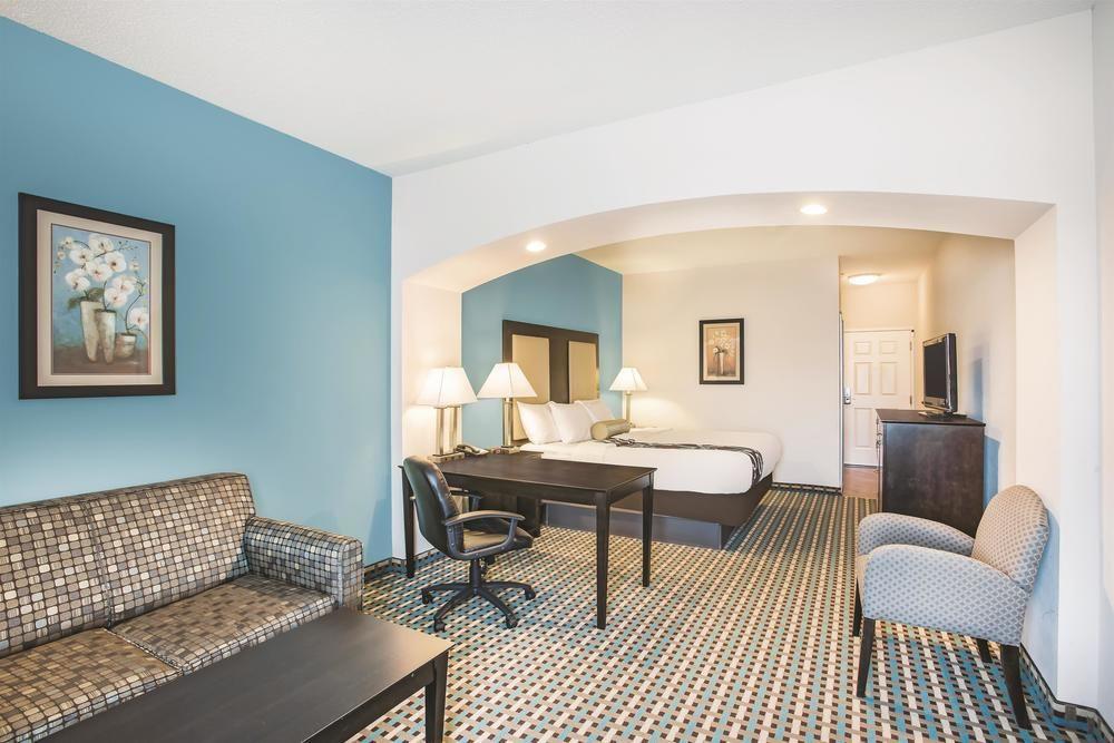 La Quinta Inn & Suites by Wyndham Stonington-Mystic Area