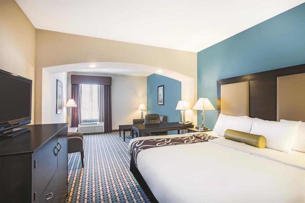 La Quinta Inn & Suites by Wyndham Stonington-Mystic Area