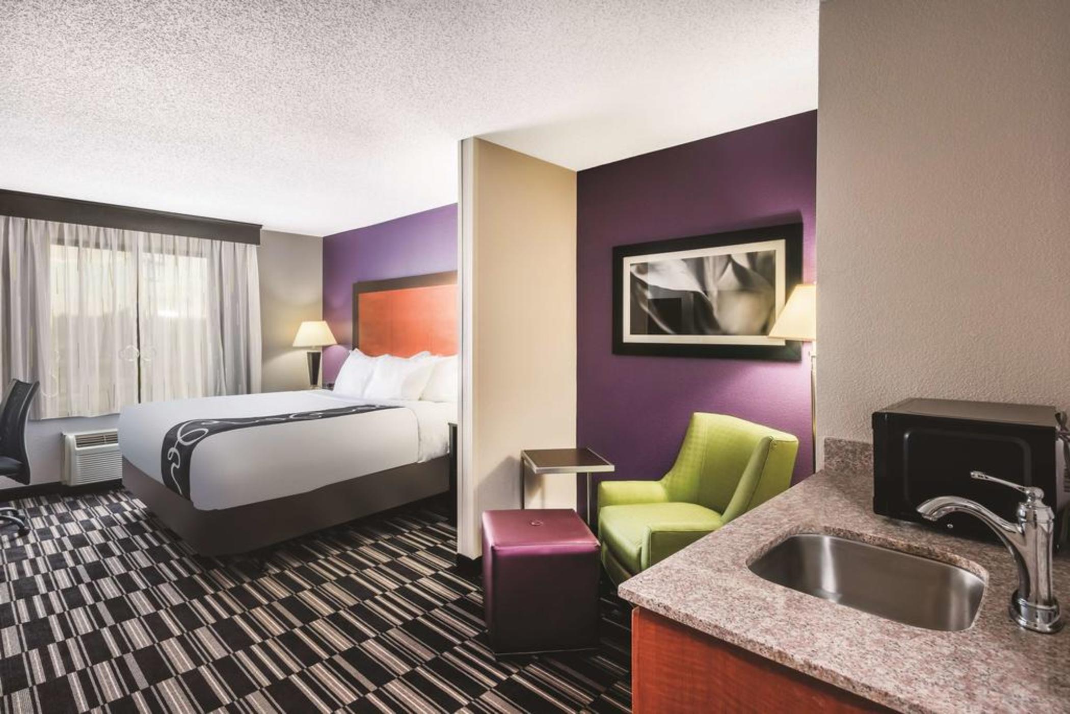 La Quinta Inn & Suites by Wyndham Norwich-Plainfield-Casino