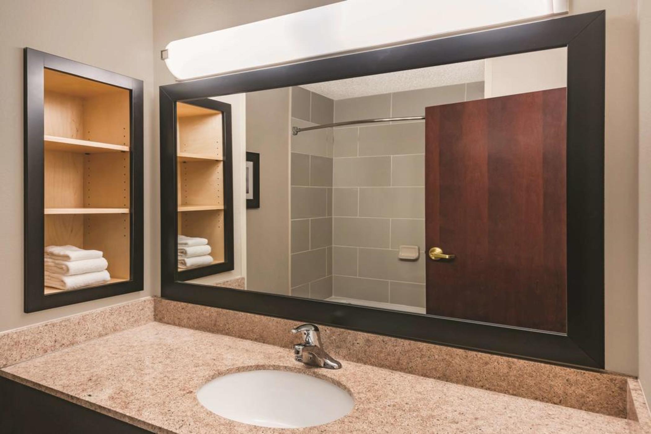 La Quinta Inn & Suites by Wyndham Norwich-Plainfield-Casino