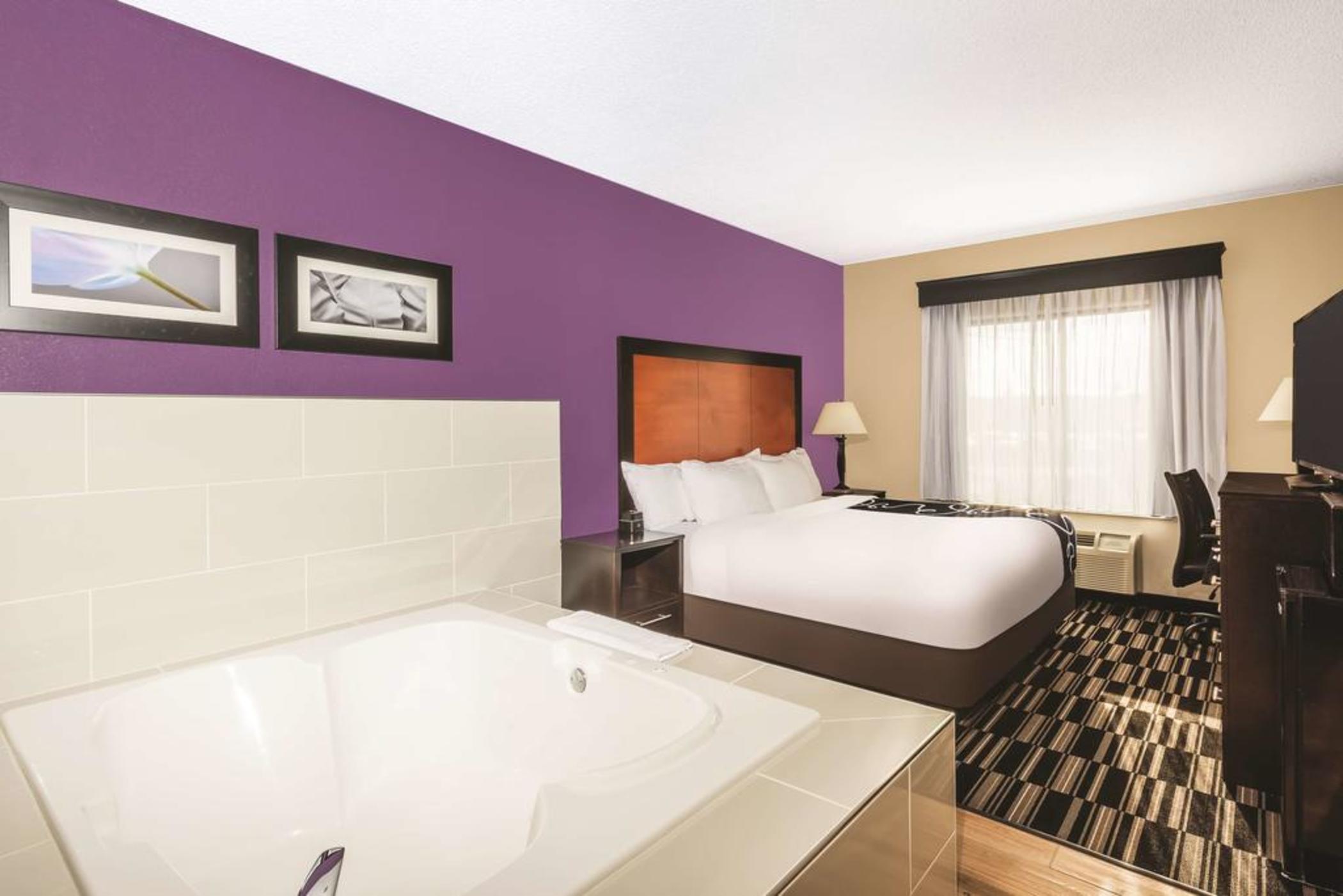 La Quinta Inn & Suites by Wyndham Norwich-Plainfield-Casino