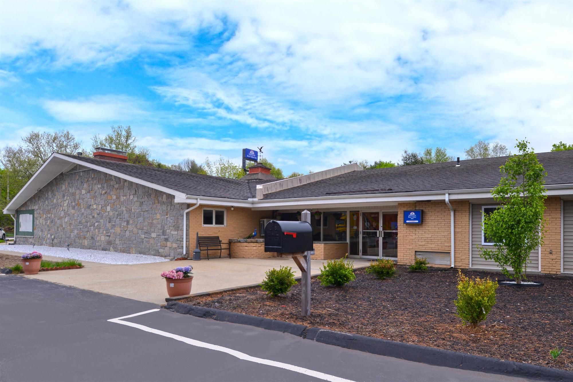 Americas Best Value Inn Putnam