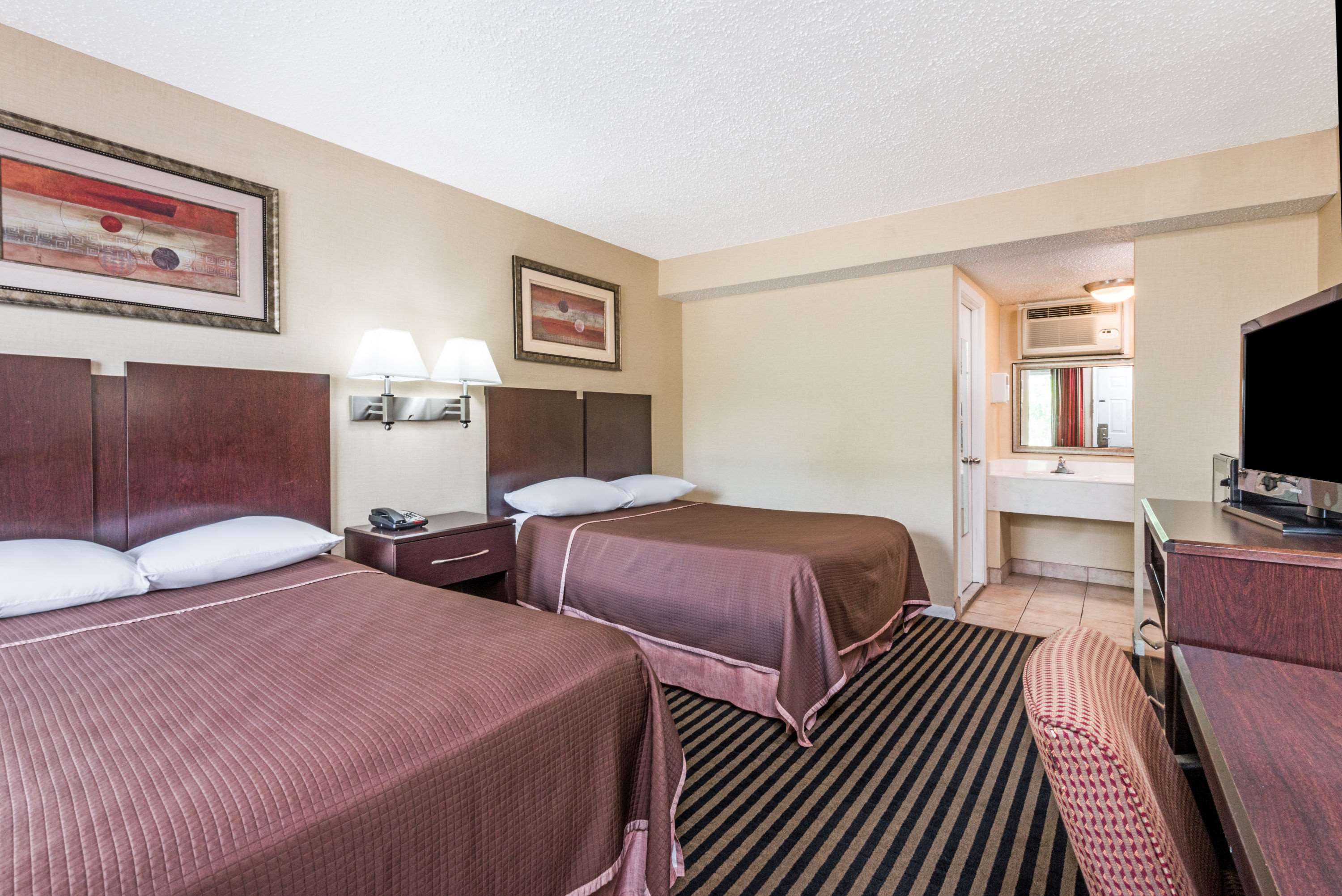 Howard Johnson by Wyndham Hartford South – Rocky Hill