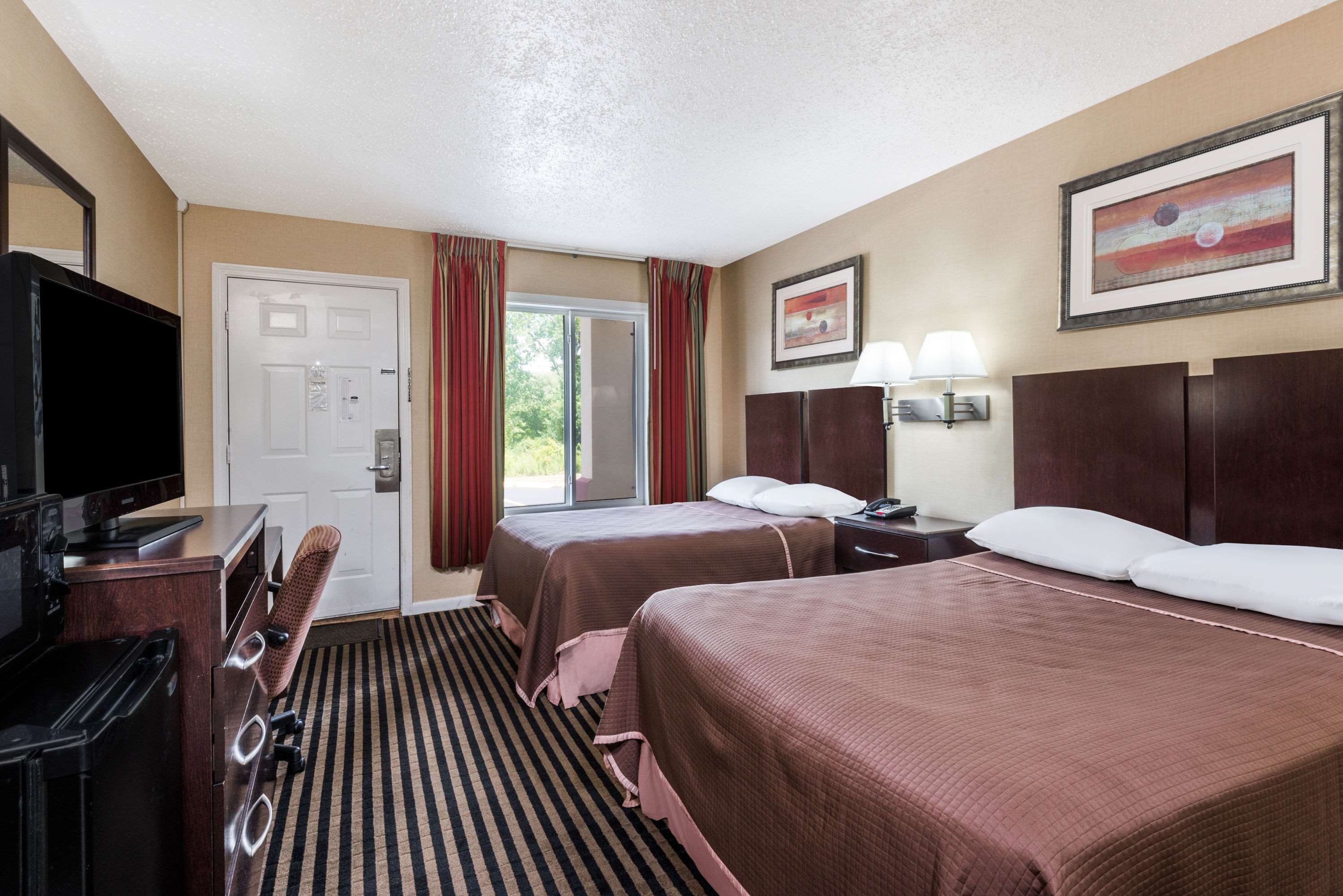 Howard Johnson by Wyndham Hartford South – Rocky Hill