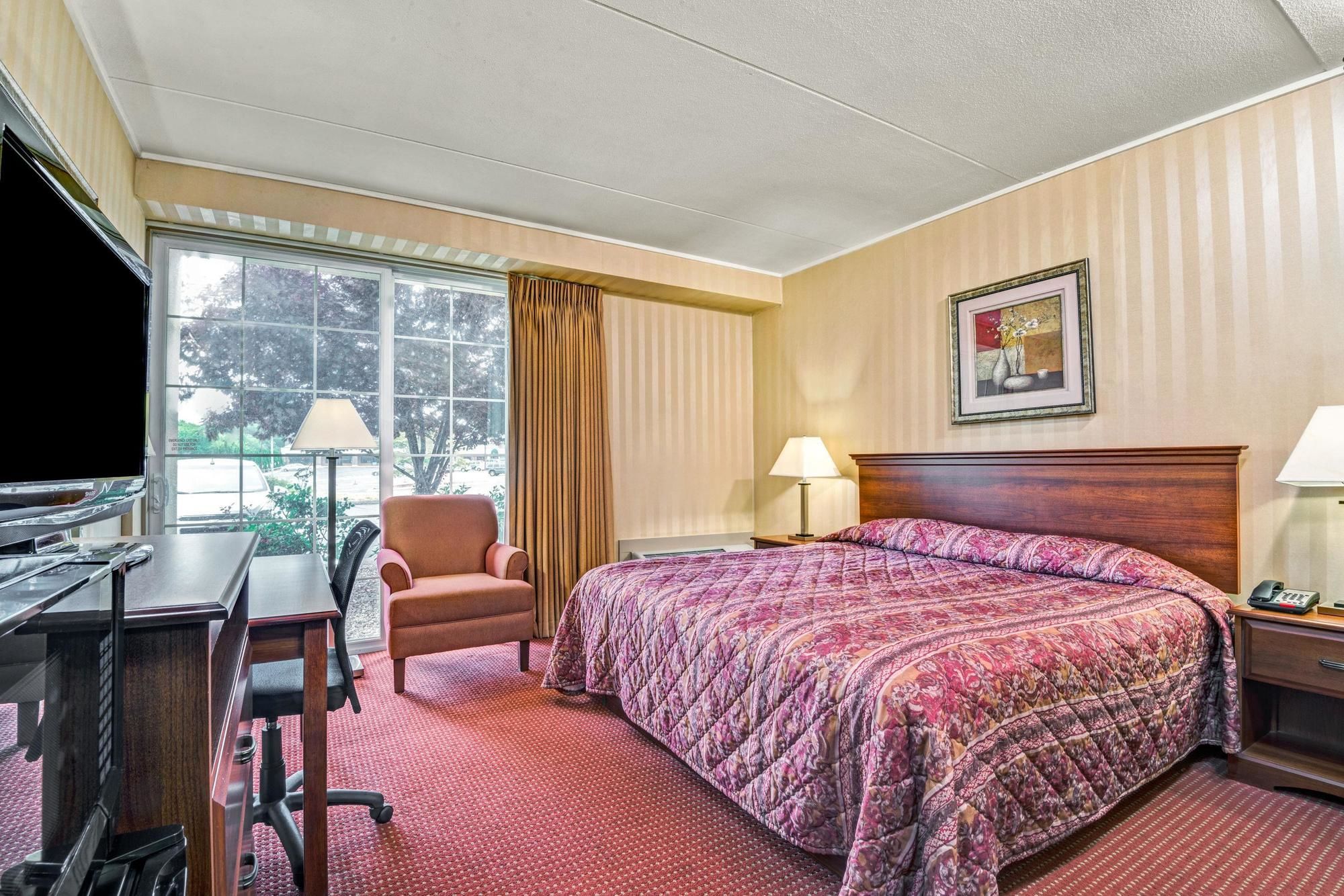 Super 8 by Wyndham Hartford South - Rocky Hill