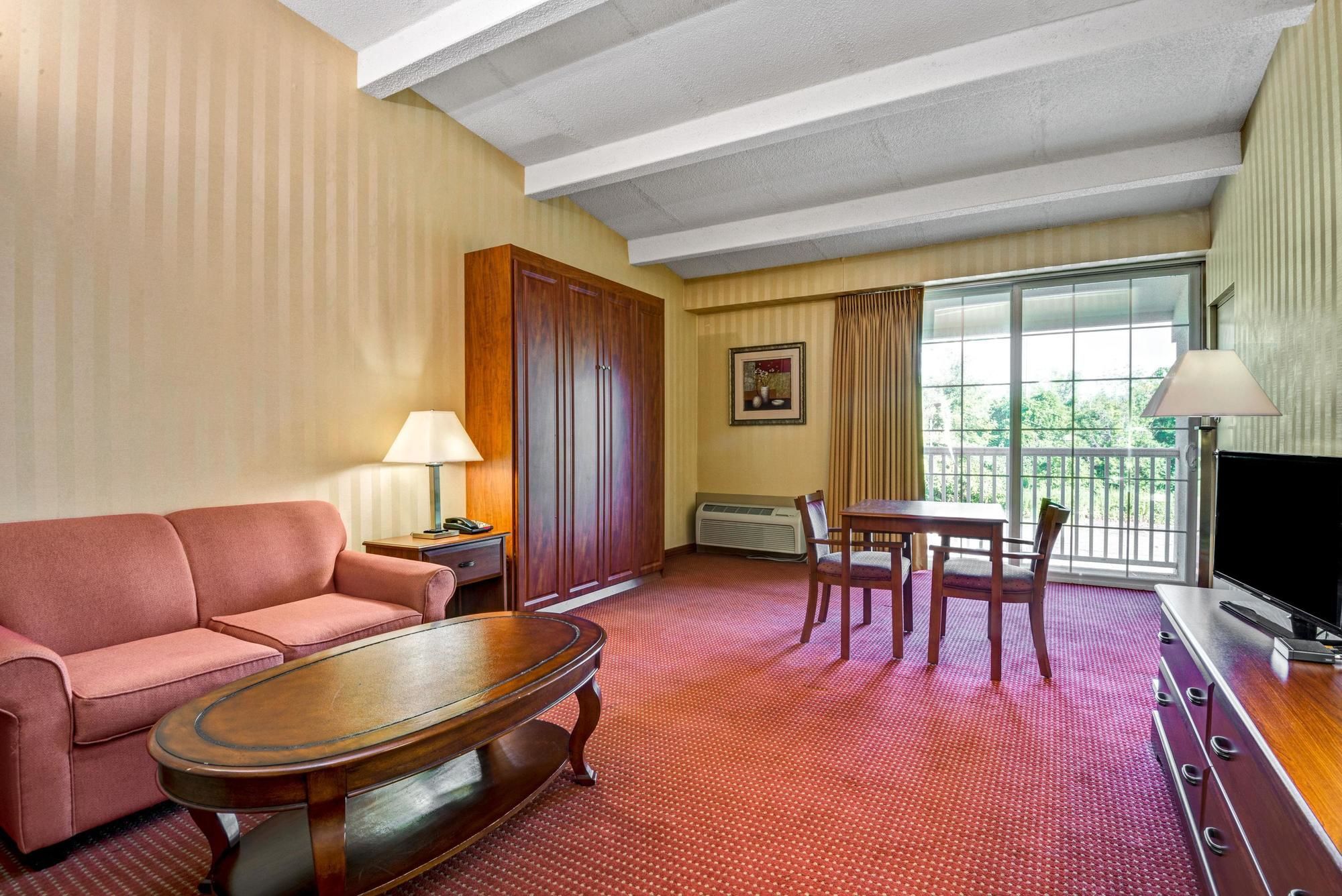 Super 8 by Wyndham Hartford South - Rocky Hill