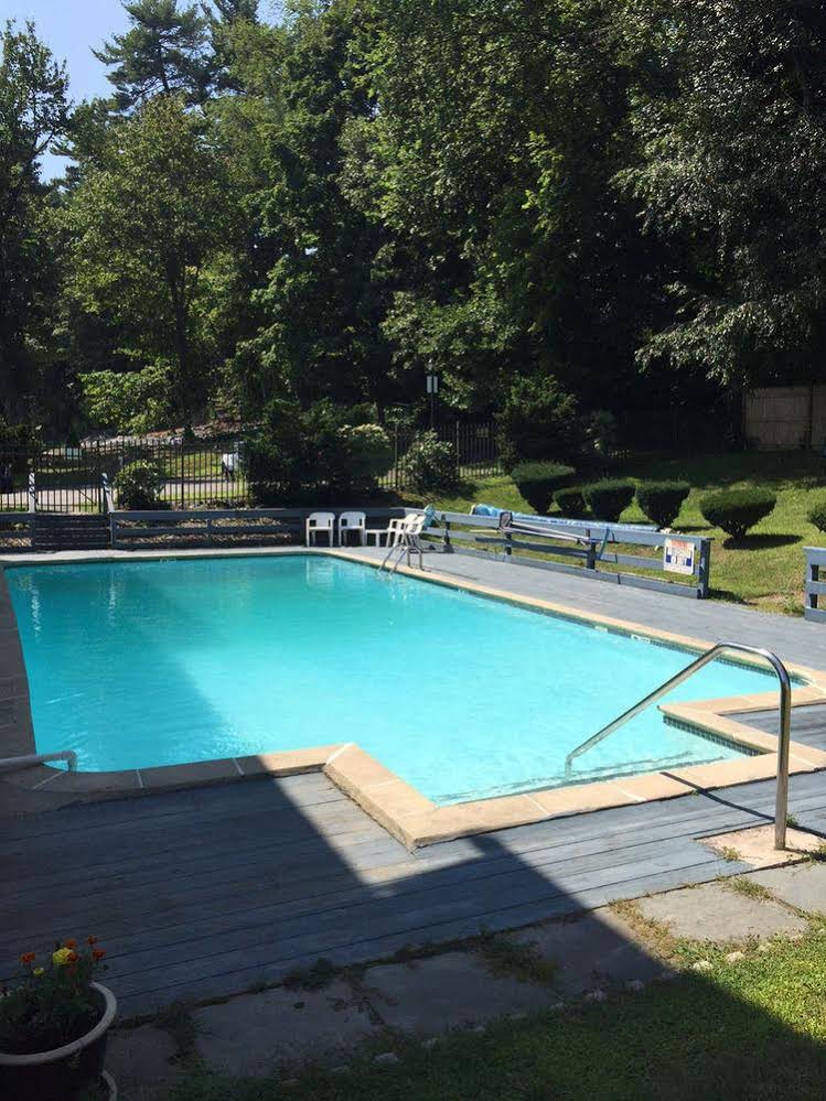 Iron Horse Inn
