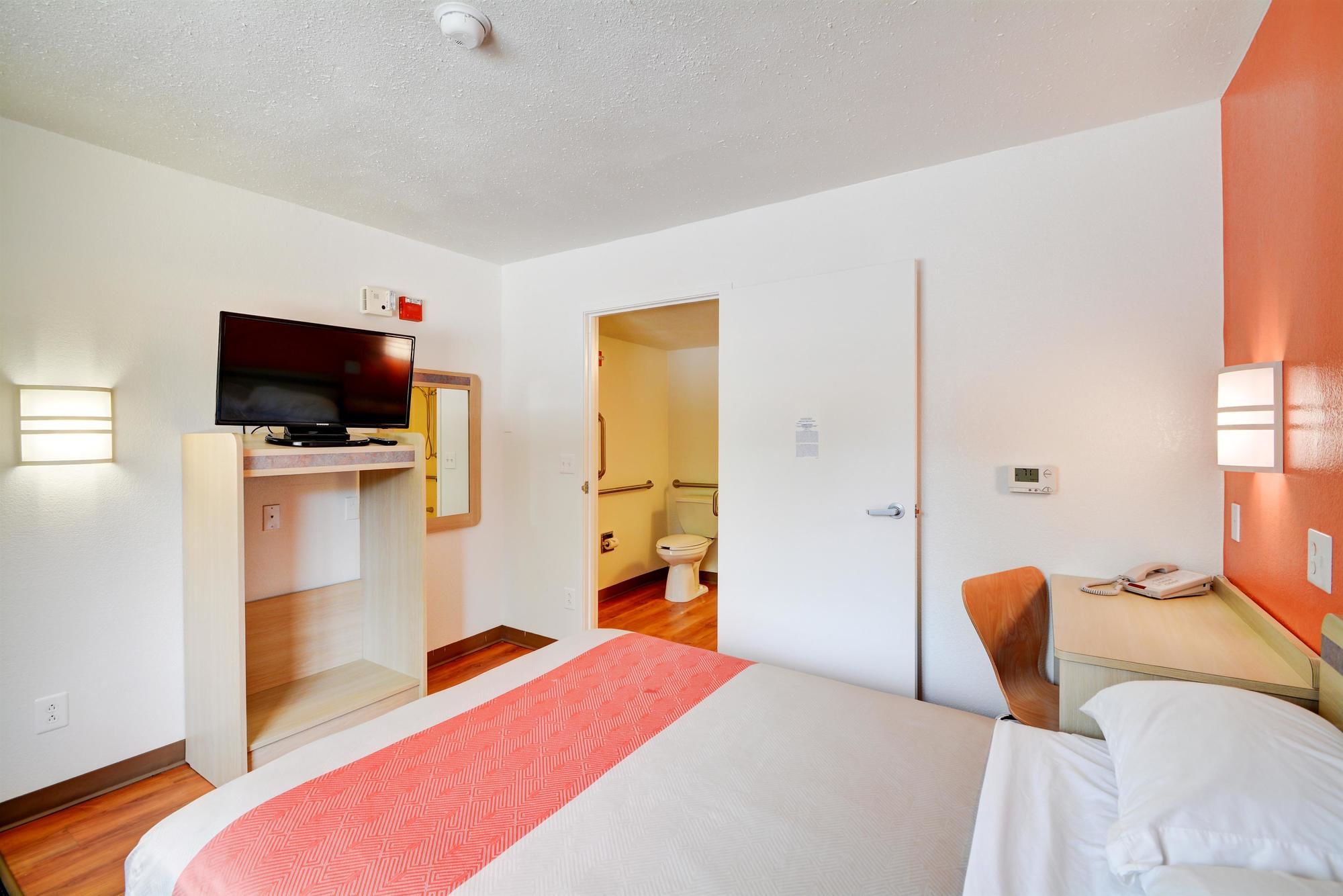 Motel 6 Hartford Southington