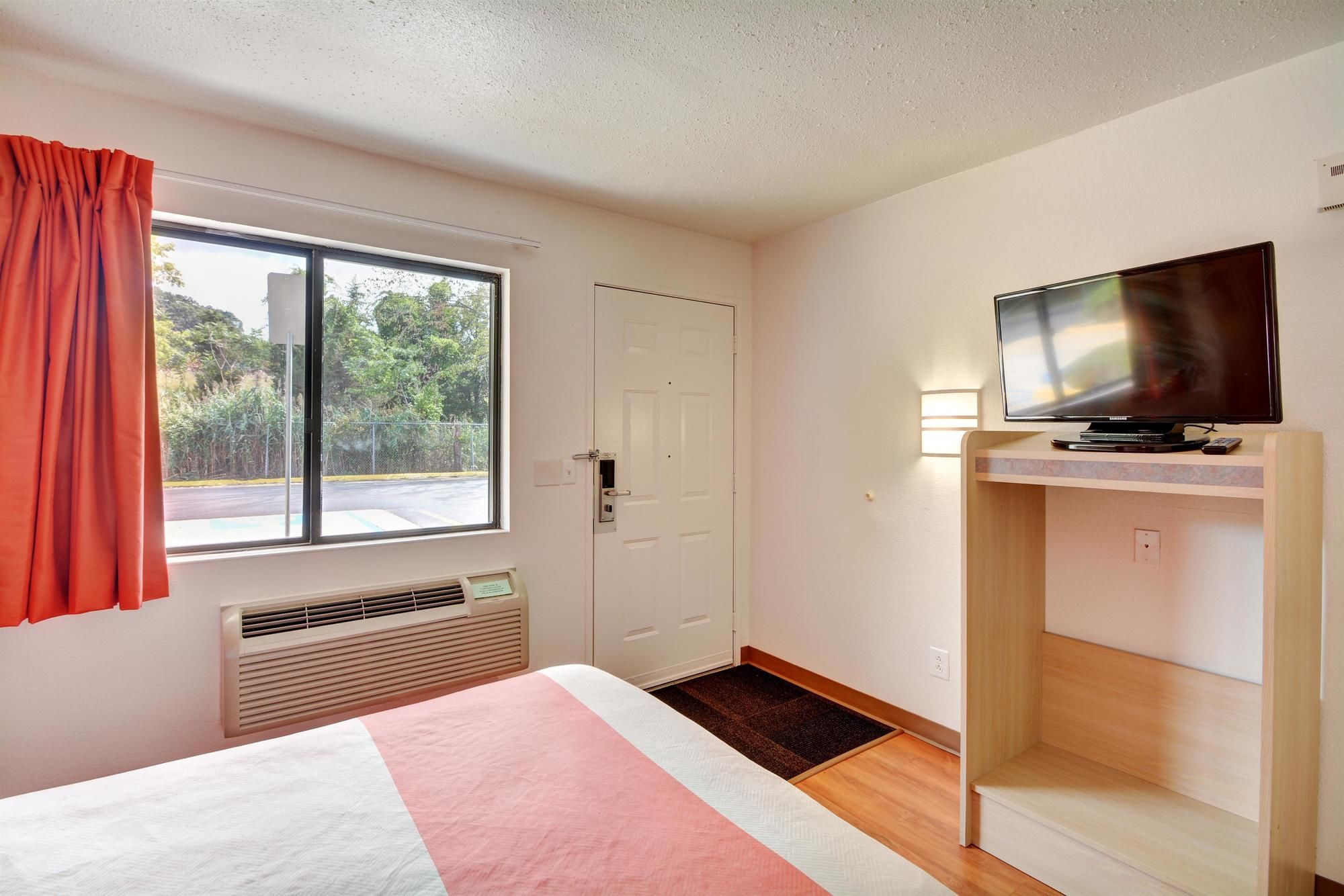 Motel 6 Hartford Southington