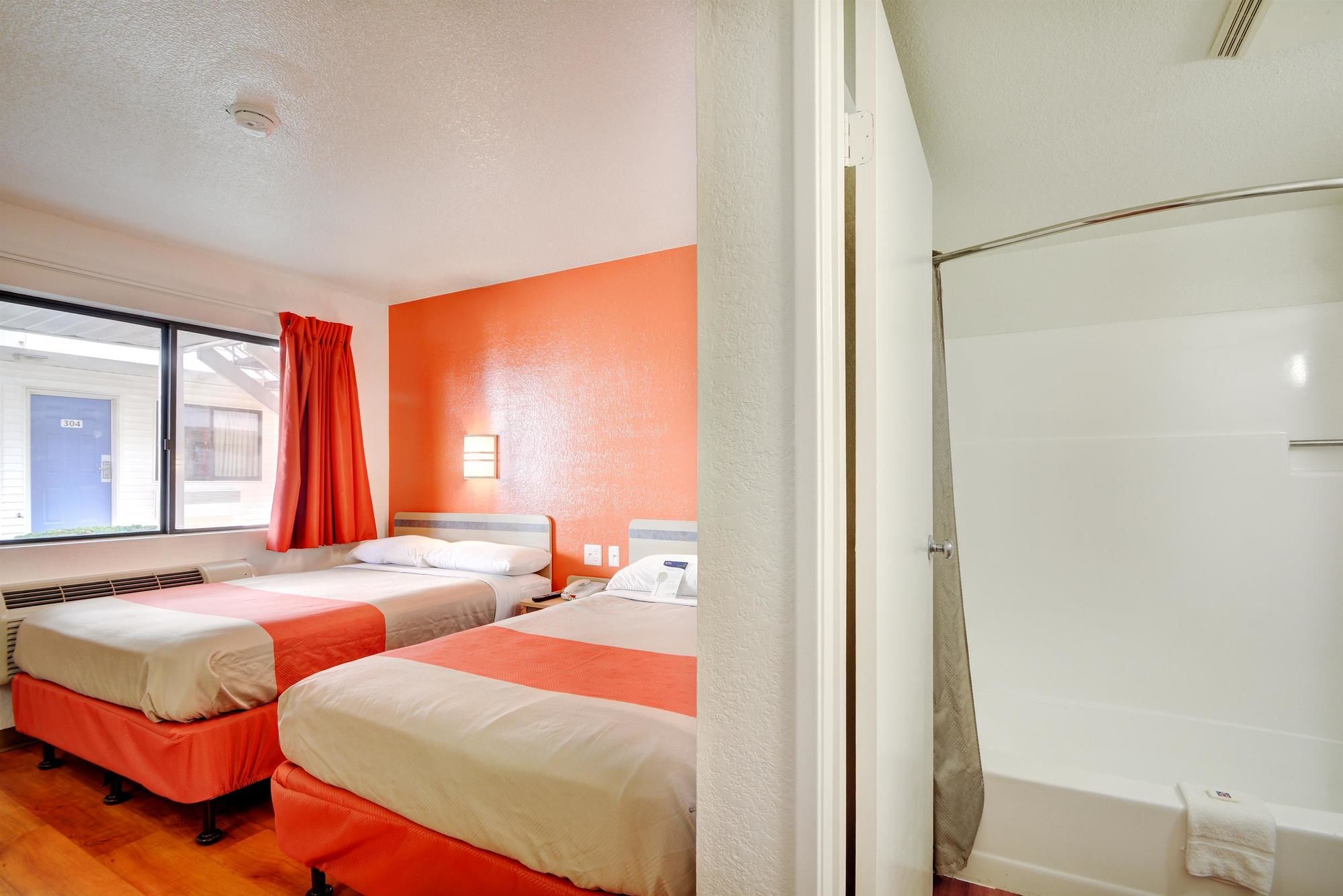 Motel 6 Hartford Southington