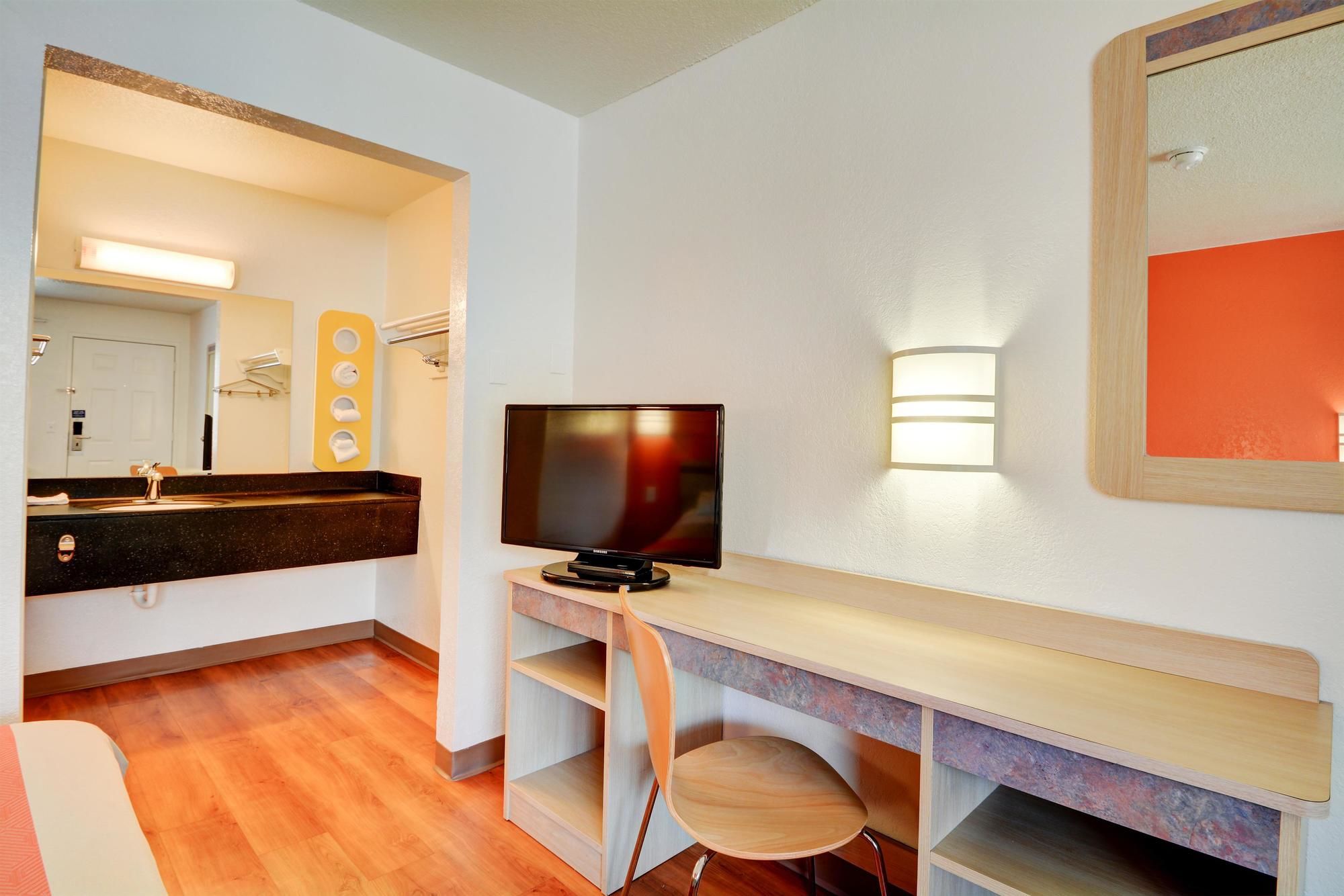 Motel 6 Hartford Southington