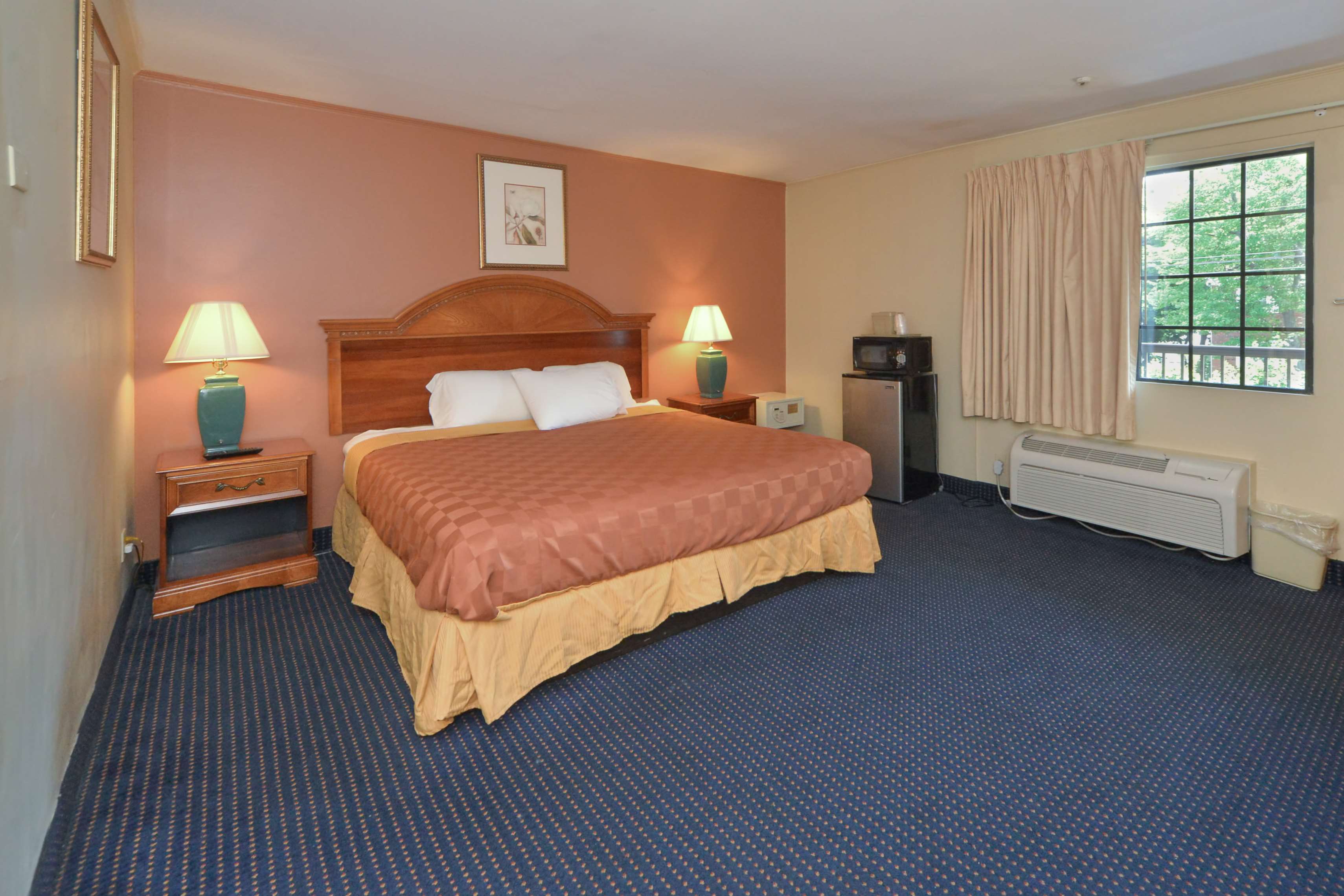Red Carpet Inn Stamford