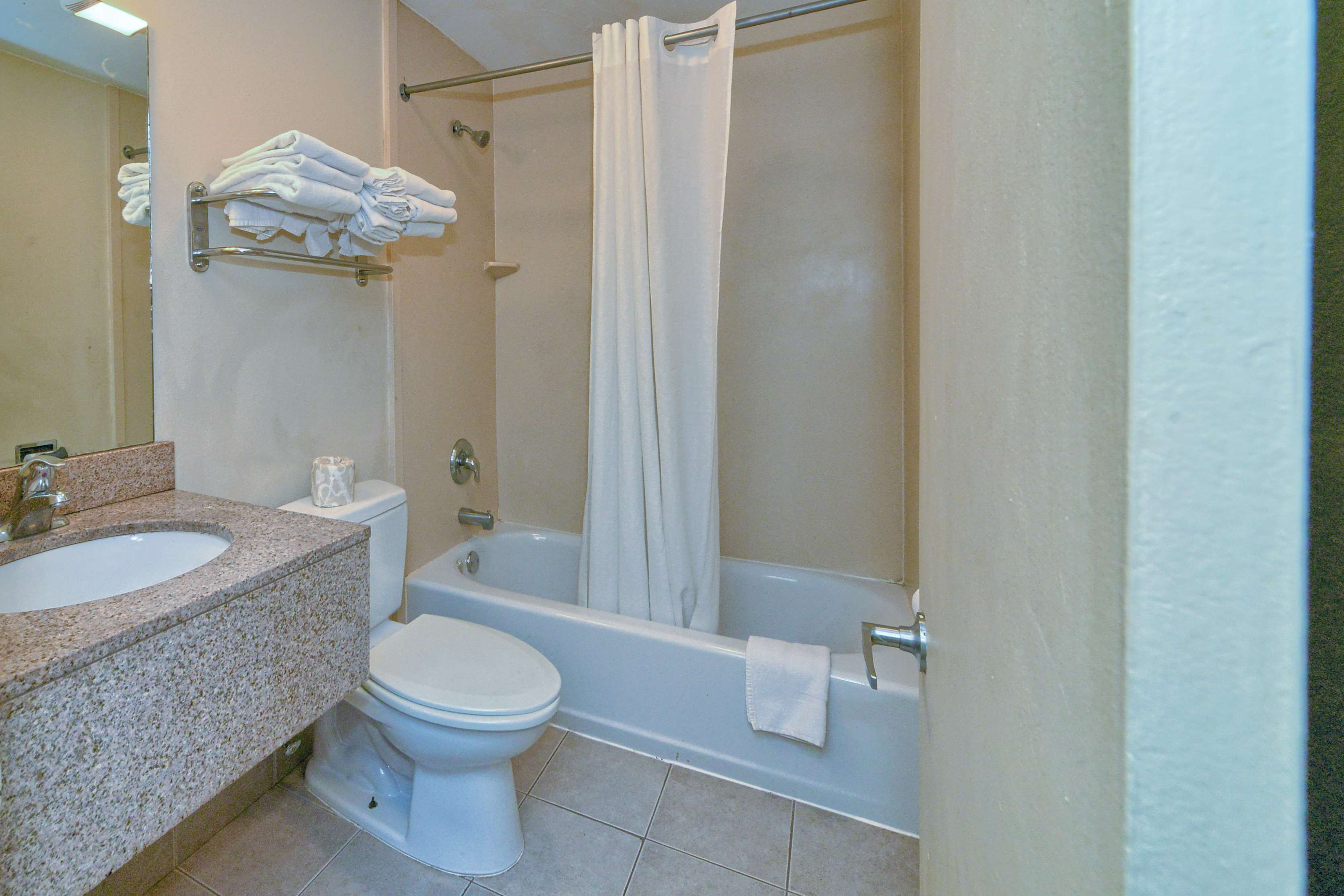 Red Carpet Inn Stamford