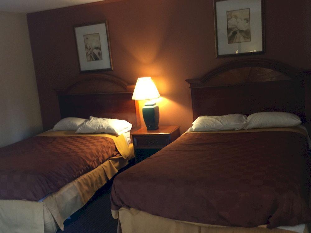 Red Carpet Inn Stamford