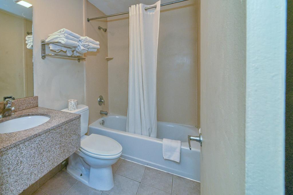 Red Carpet Inn Stamford