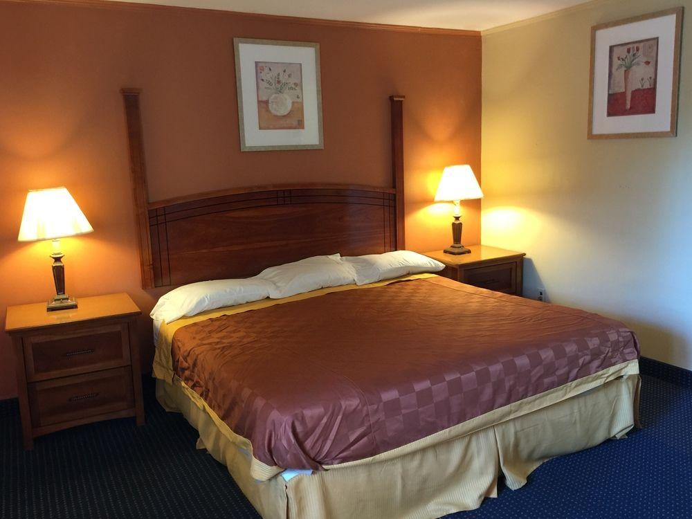 Red Carpet Inn Stamford