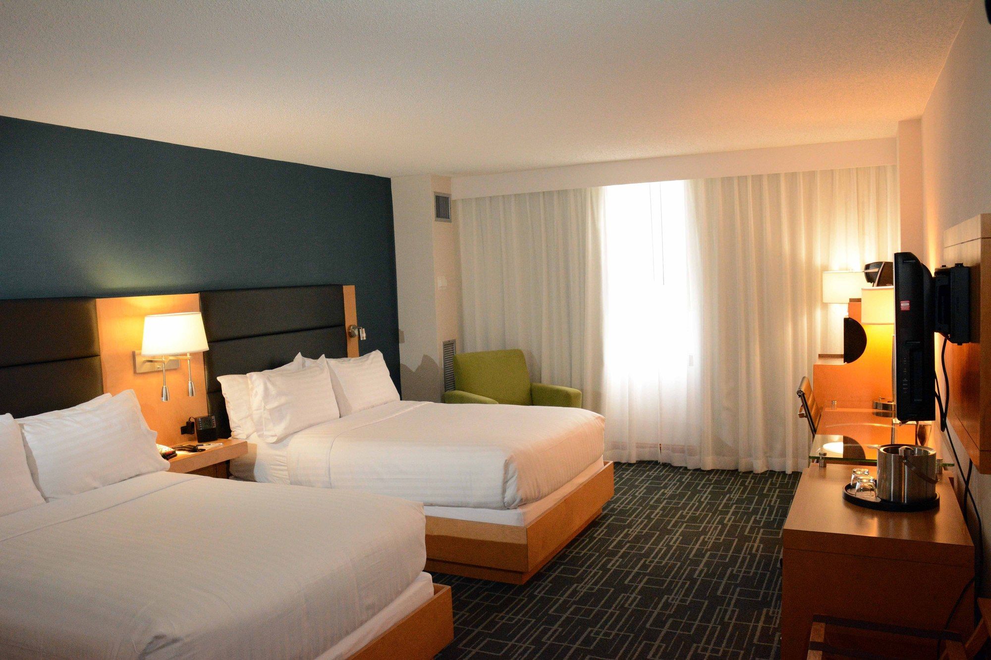 Holiday Inn Express & Suites Stamford