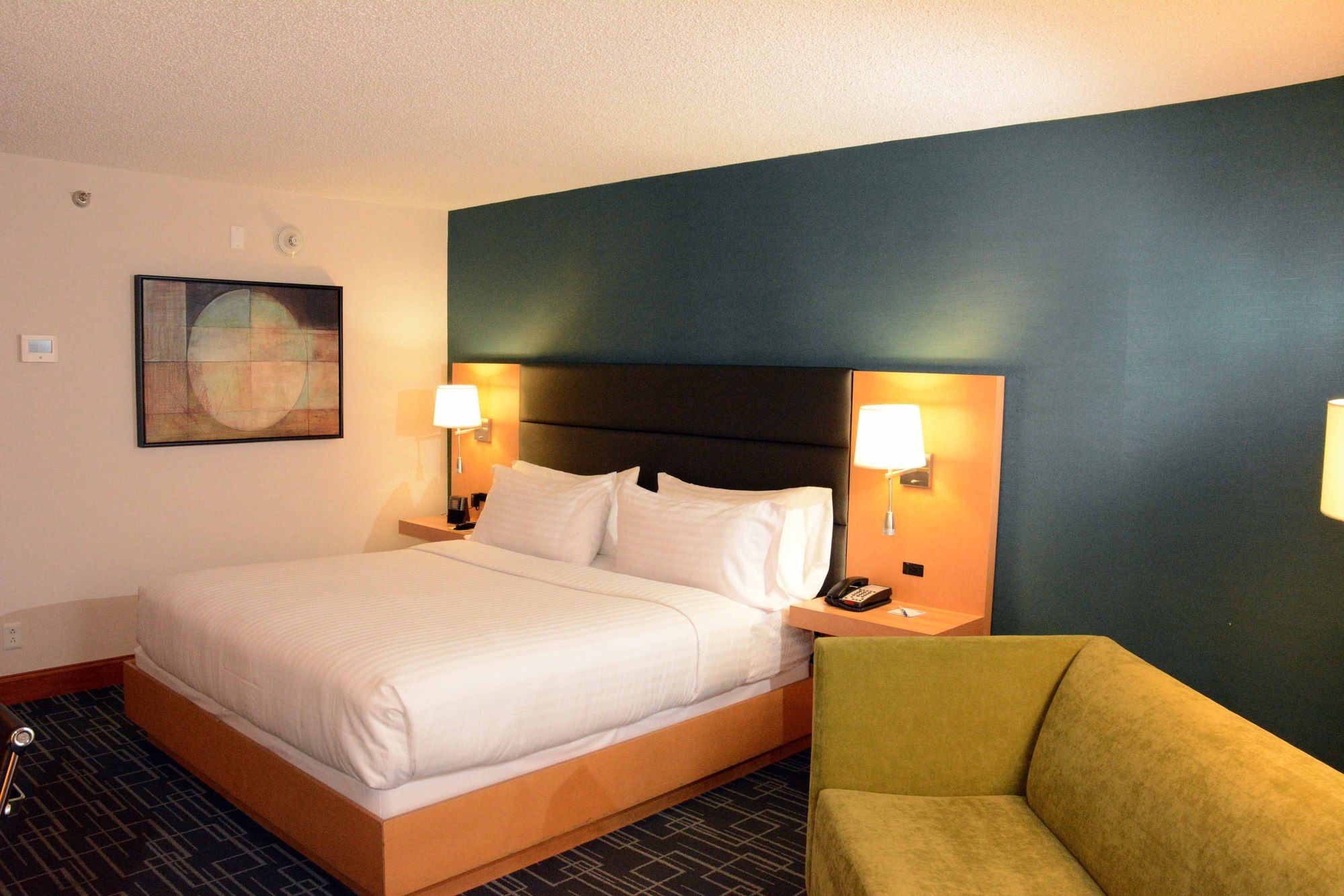 Holiday Inn Express & Suites Stamford