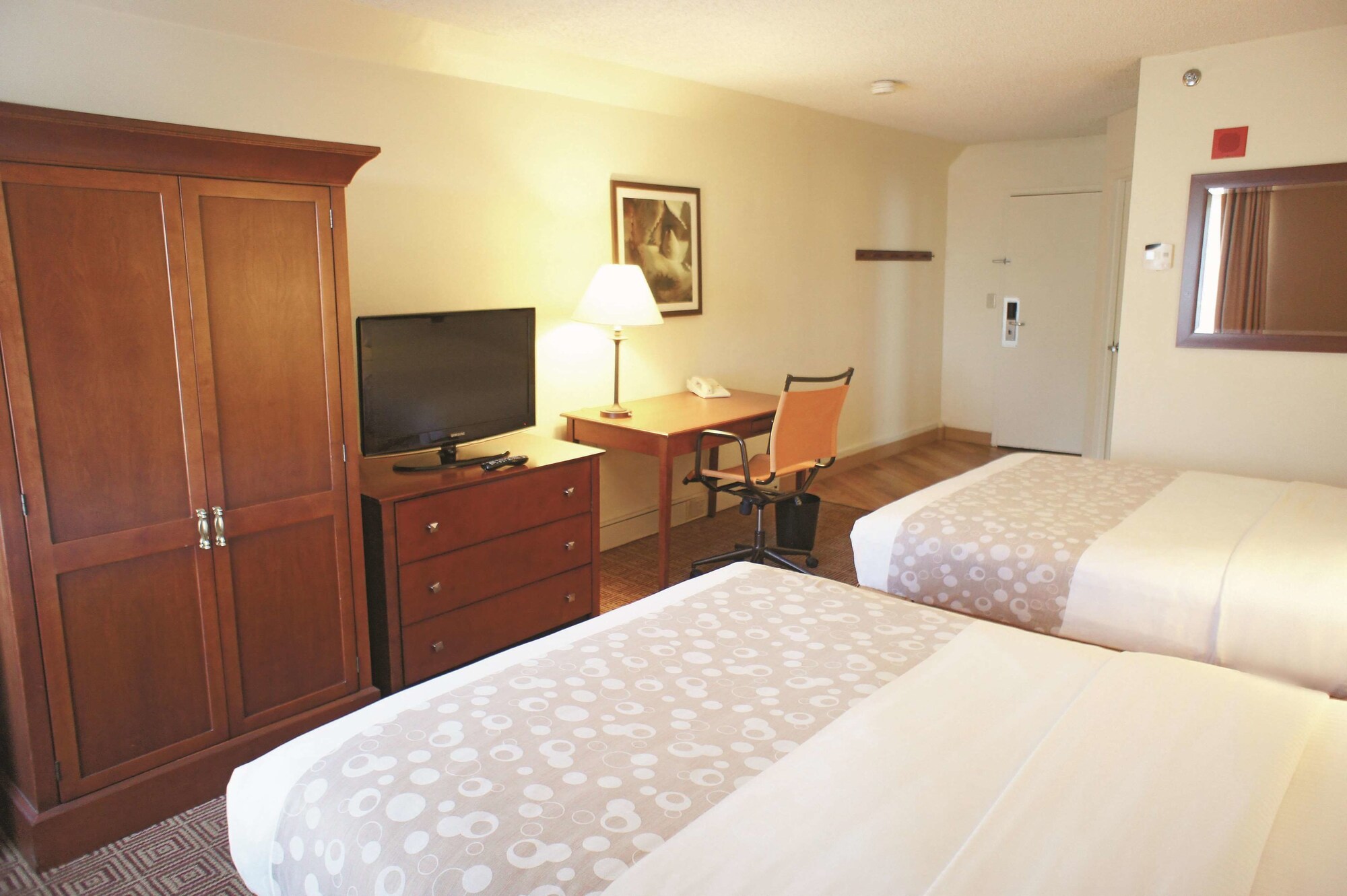 La Quinta Inn & Suites by Wyndham Stamford / New York City