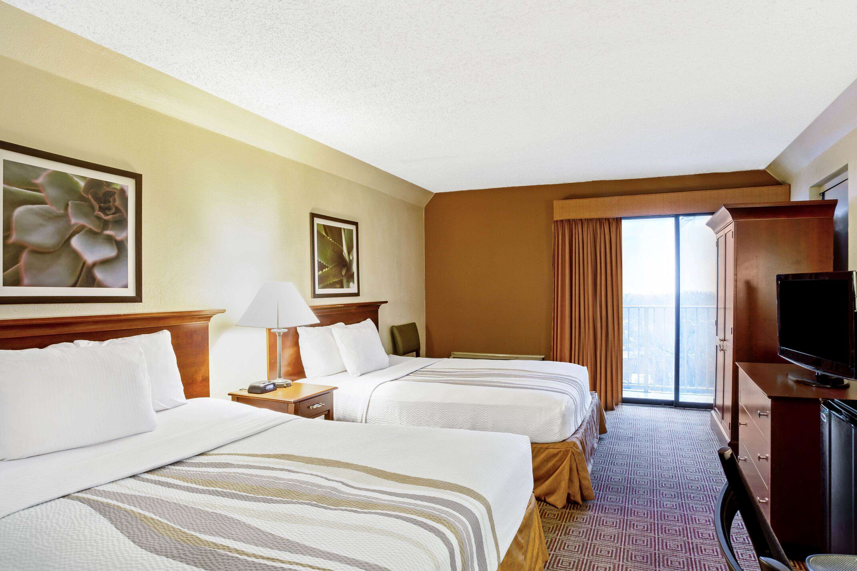 La Quinta Inn & Suites by Wyndham Stamford / New York City
