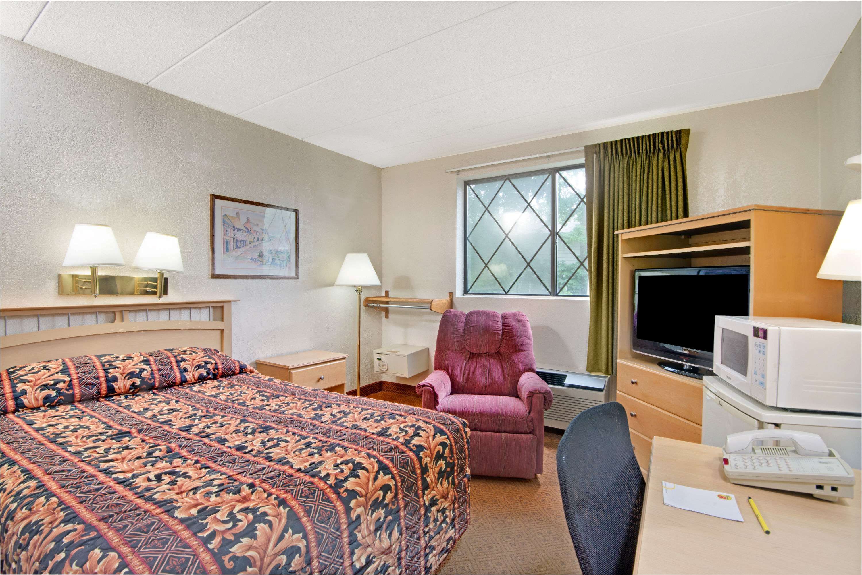 Super 8 by Wyndham Stamford/New York City Area