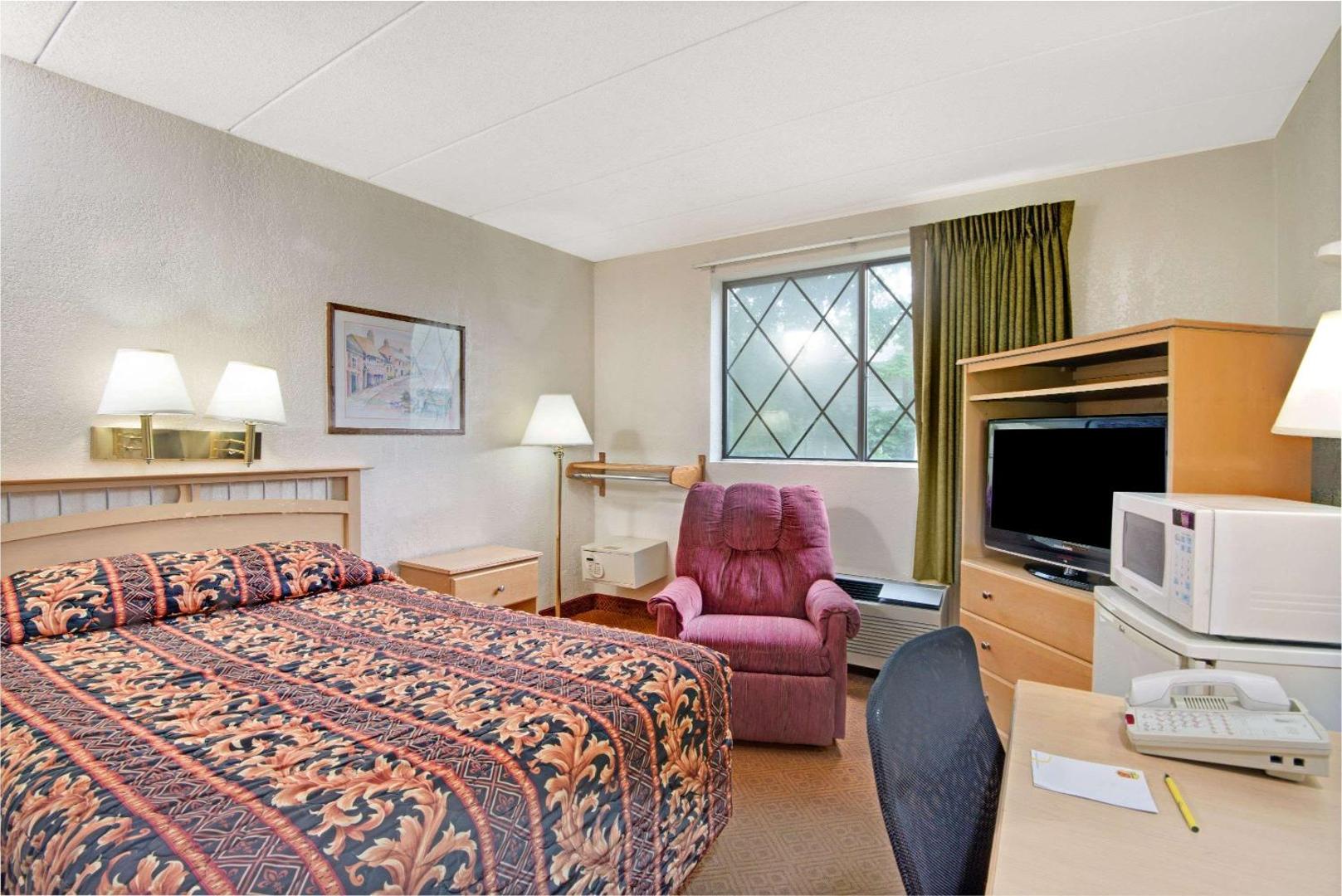 Super 8 by Wyndham Stamford/New York City Area