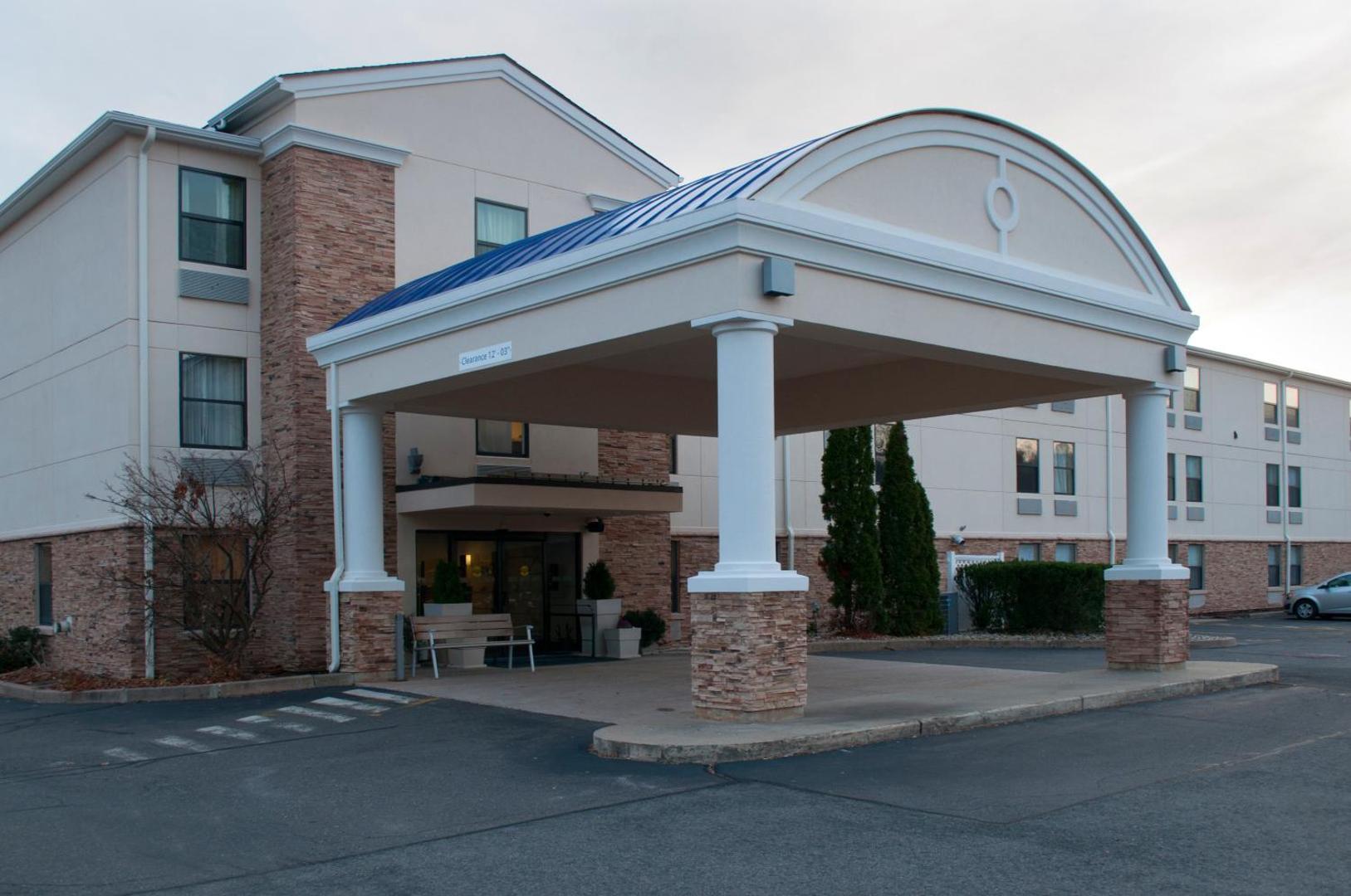 Holiday Inn Express Vernon - Manchester