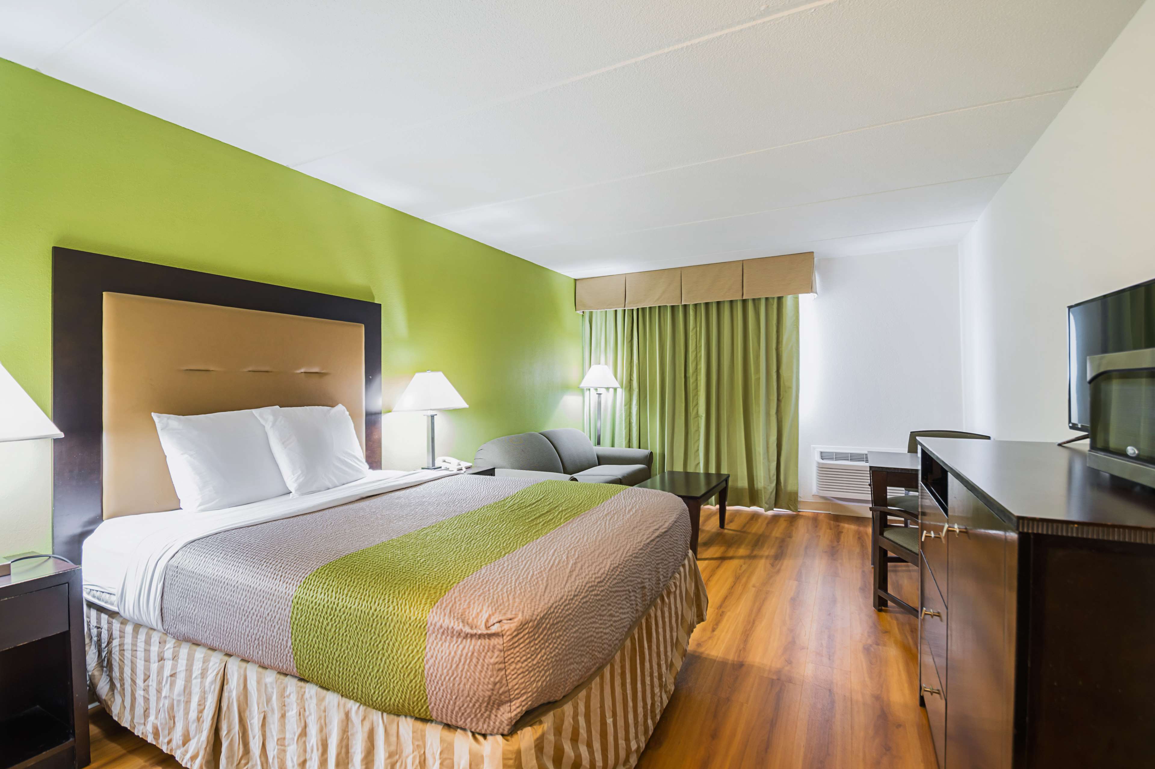 Travelodge by Wyndham Vernon CT