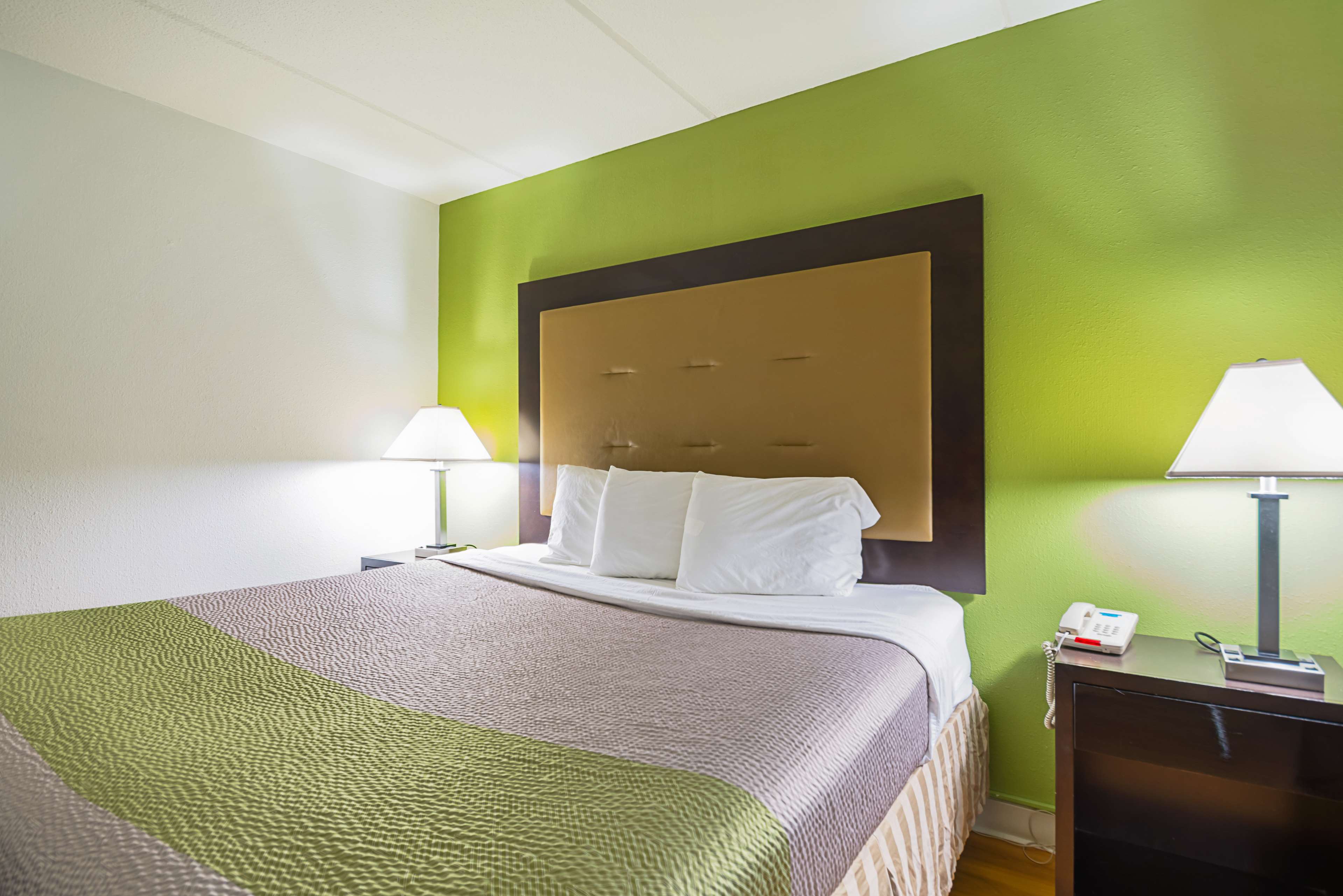 Travelodge by Wyndham Vernon CT