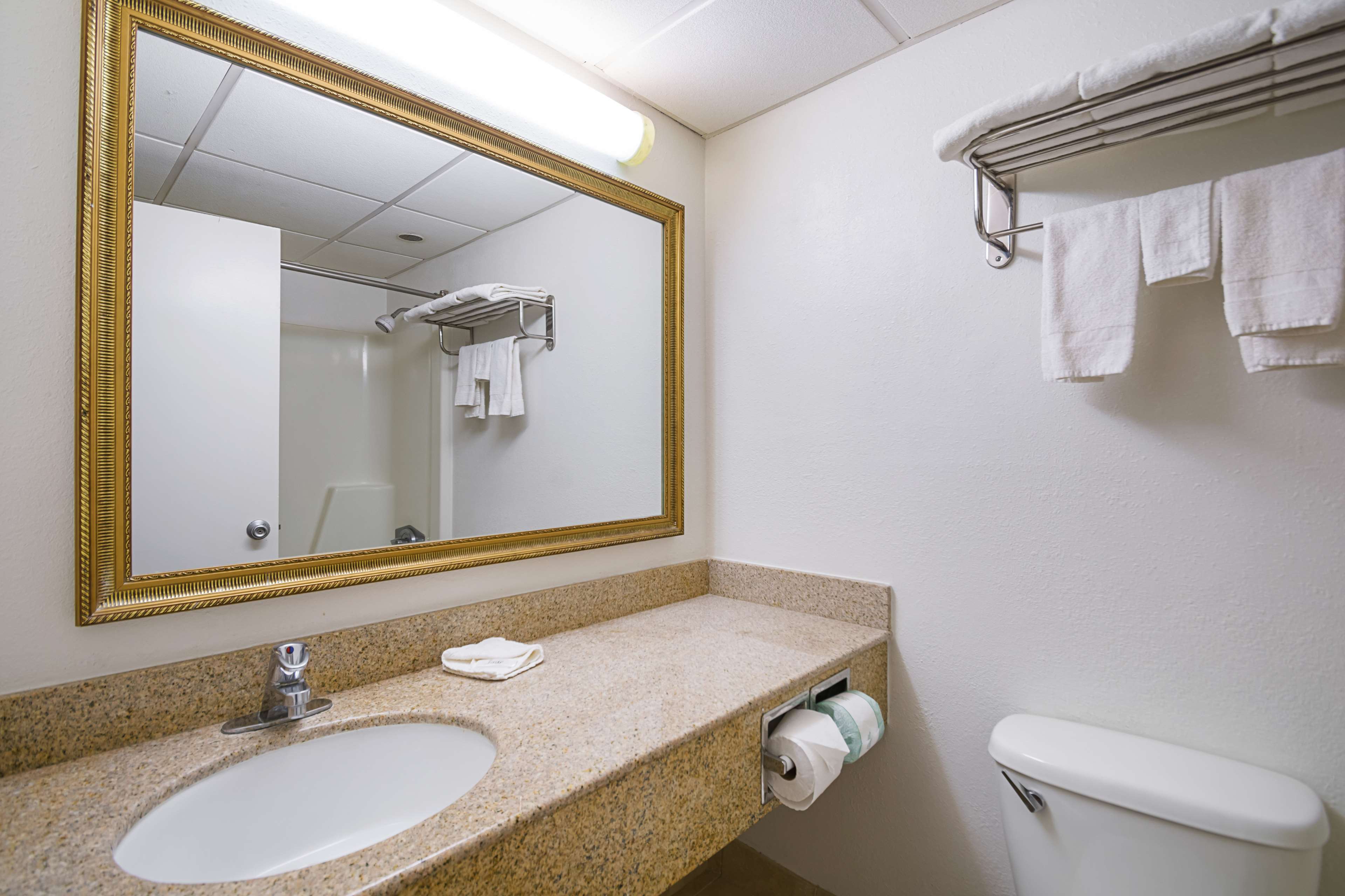 Travelodge by Wyndham Vernon CT