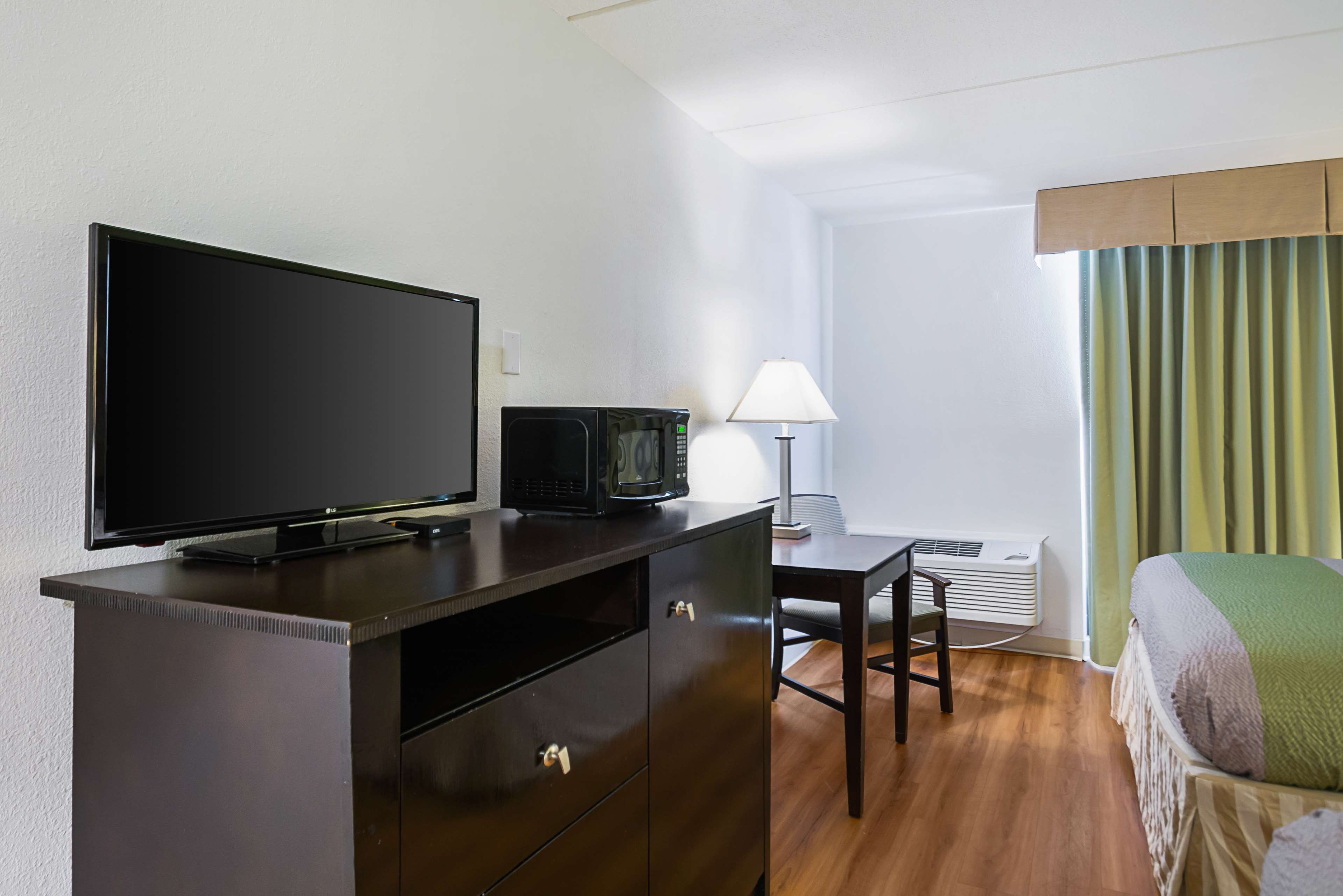 Travelodge by Wyndham Vernon CT