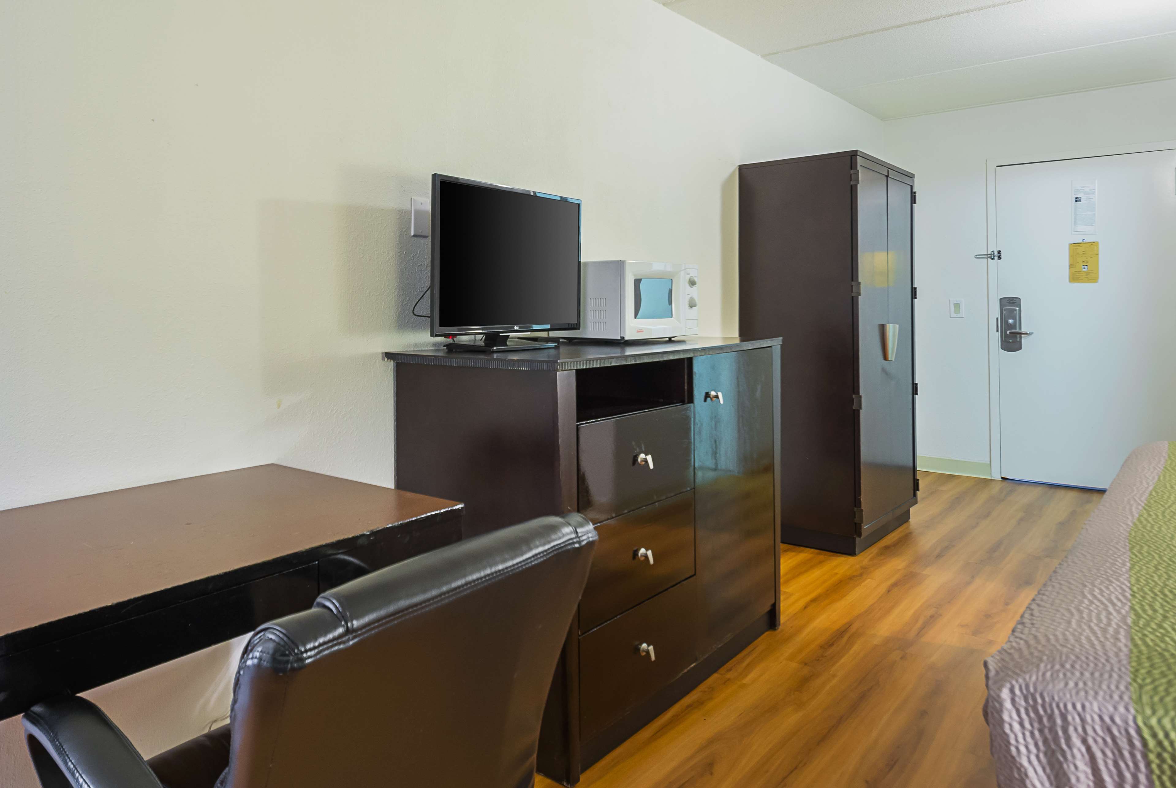 Travelodge by Wyndham Vernon CT