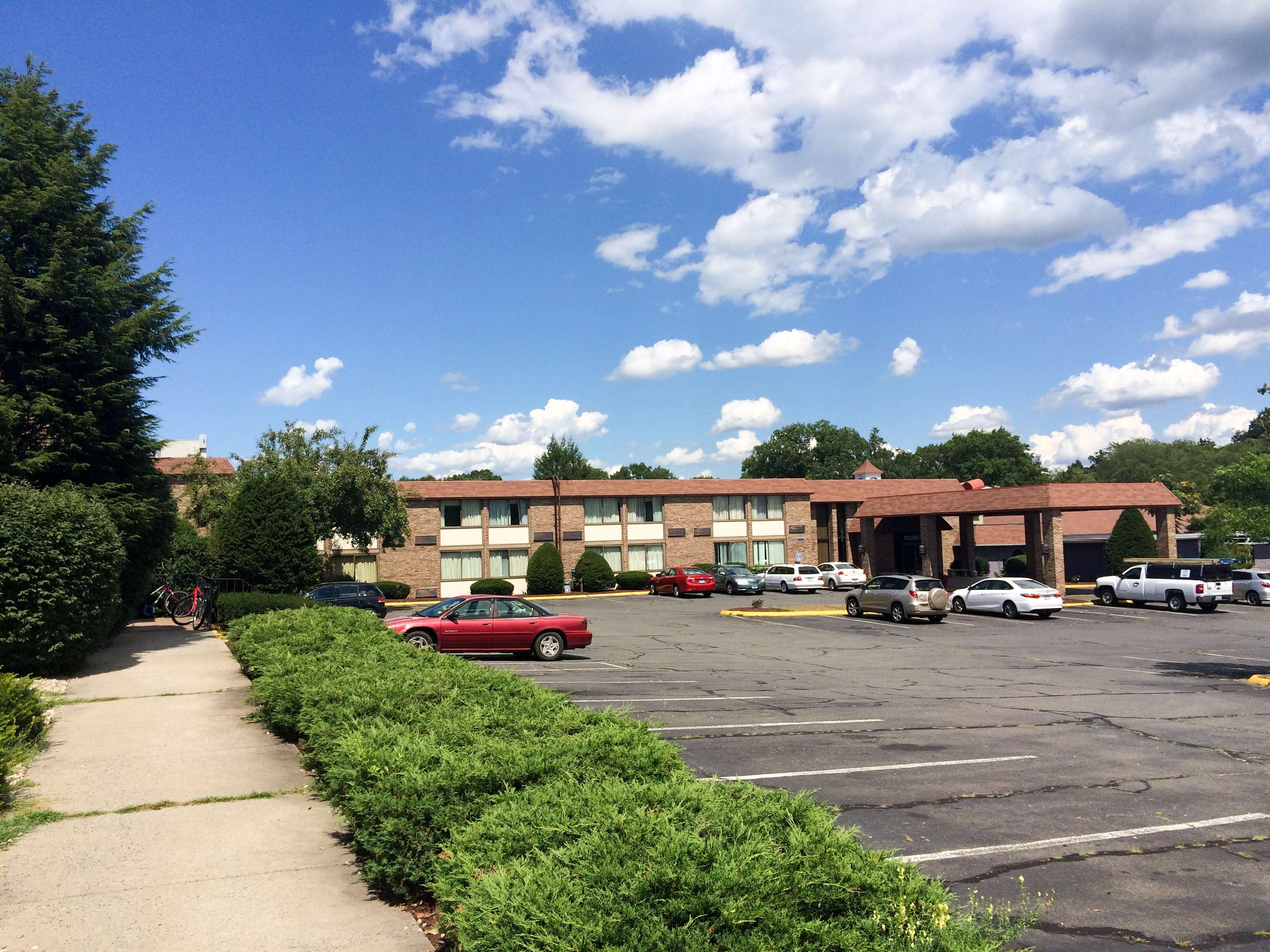 Travelodge by Wyndham Vernon CT