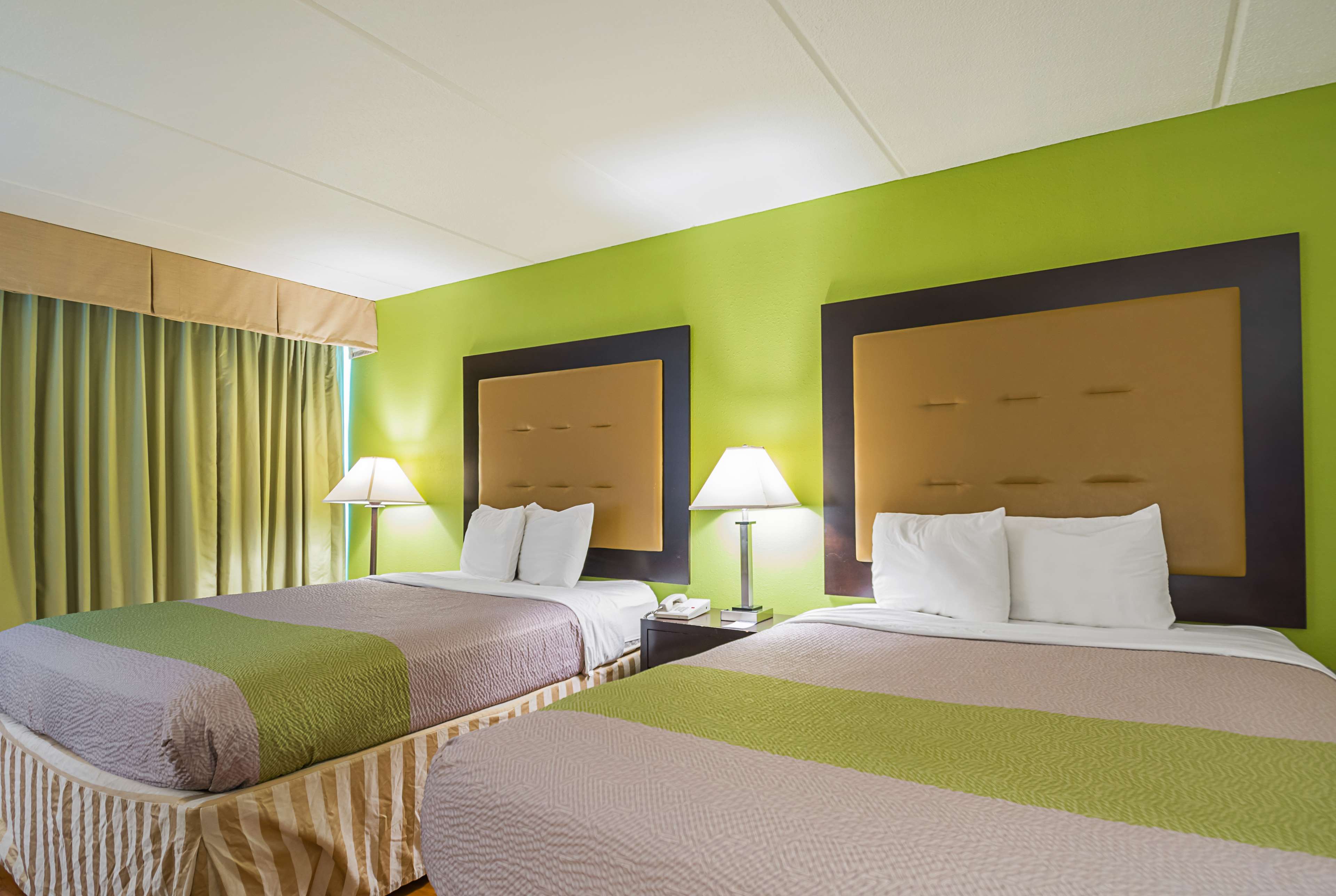 Travelodge by Wyndham Vernon CT