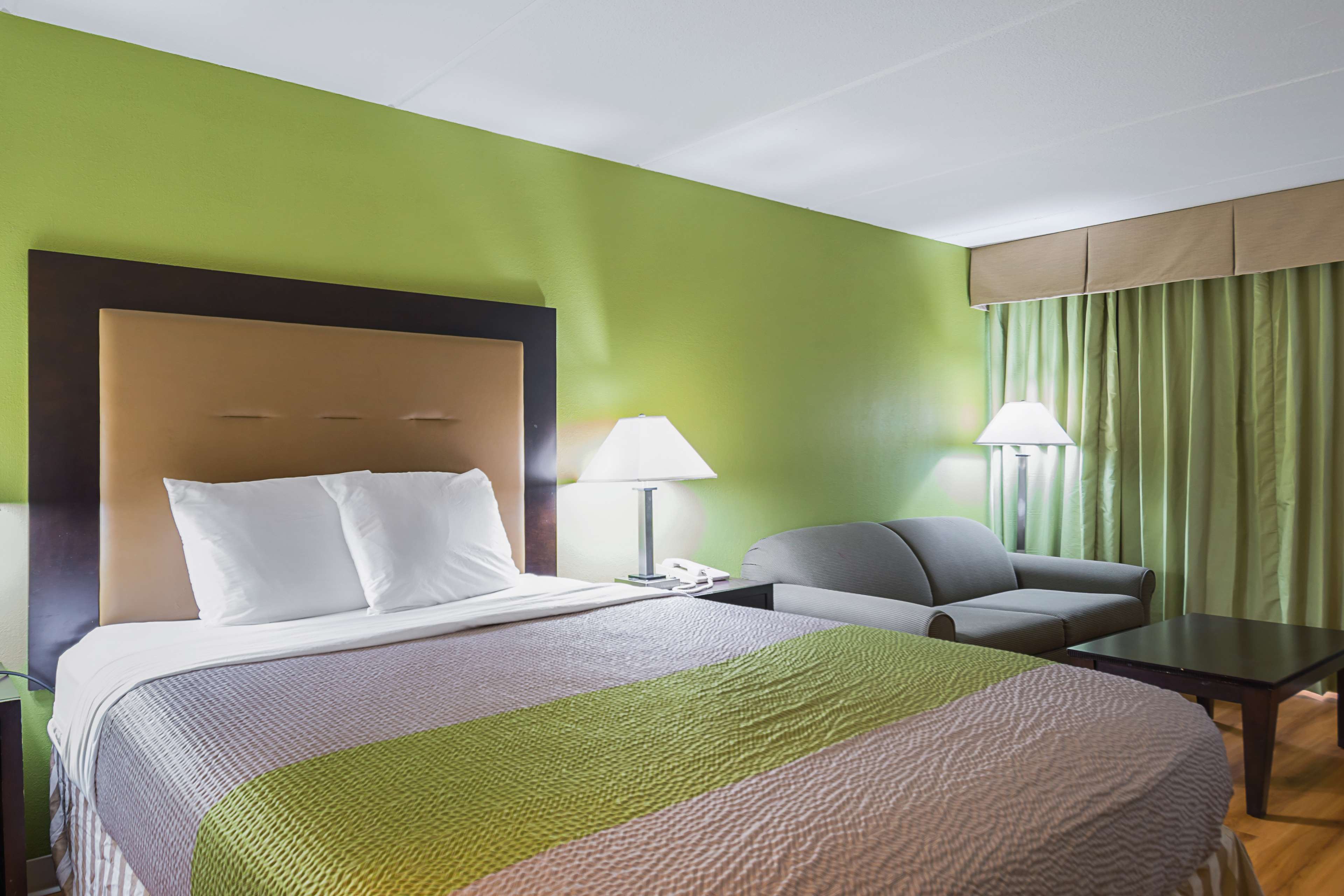 Travelodge by Wyndham Vernon CT