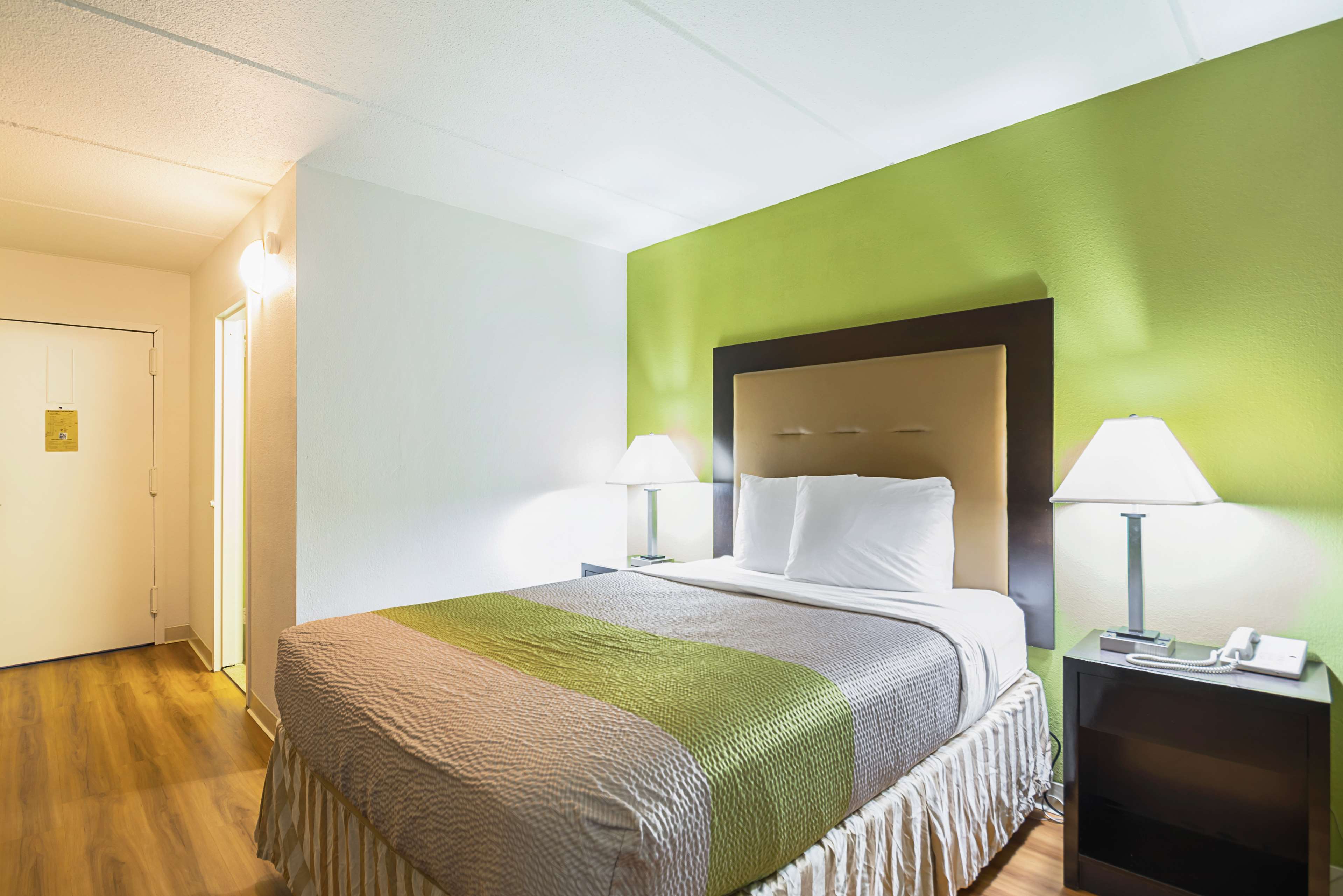 Travelodge by Wyndham Vernon CT