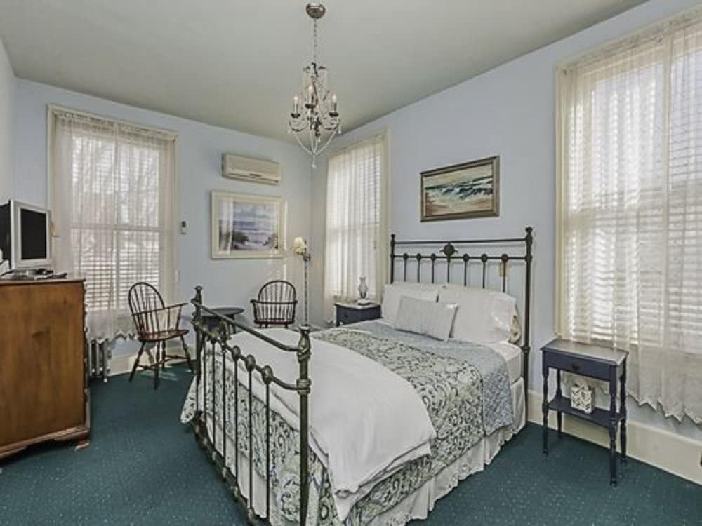 Captain Stannard Bed and Breakfast Country Inn