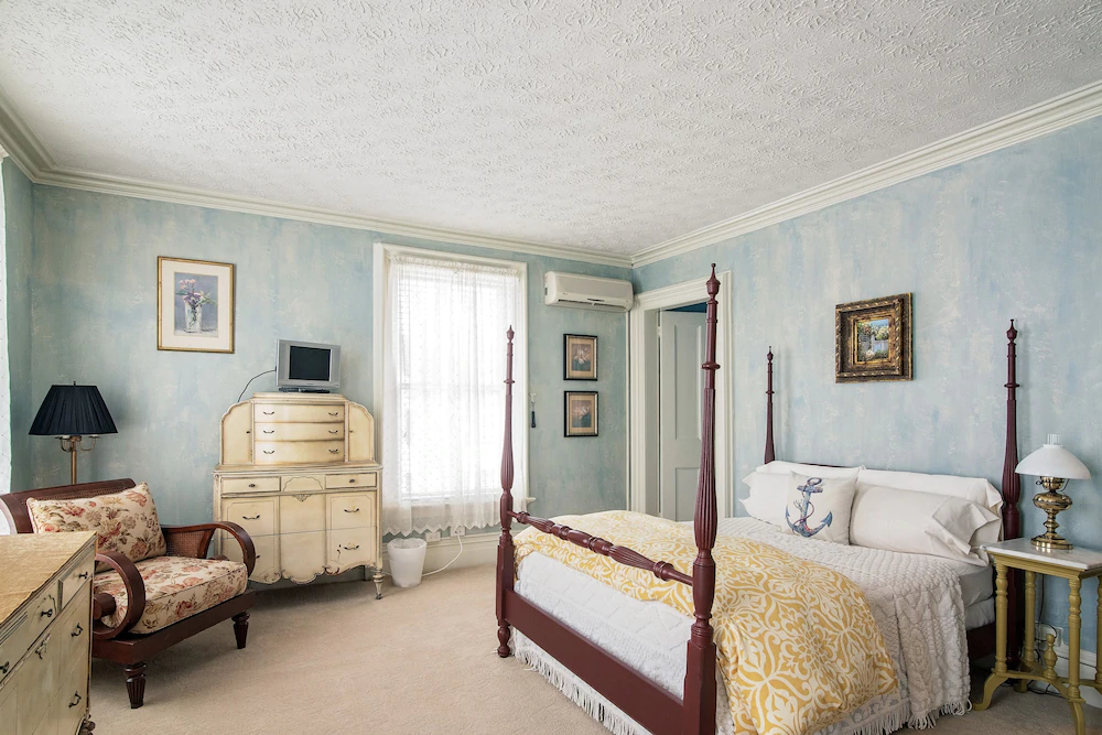 Captain Stannard Bed and Breakfast Country Inn