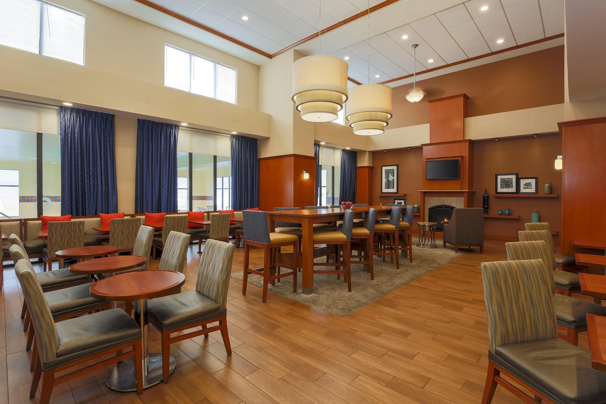 Hampton Inn & Suites