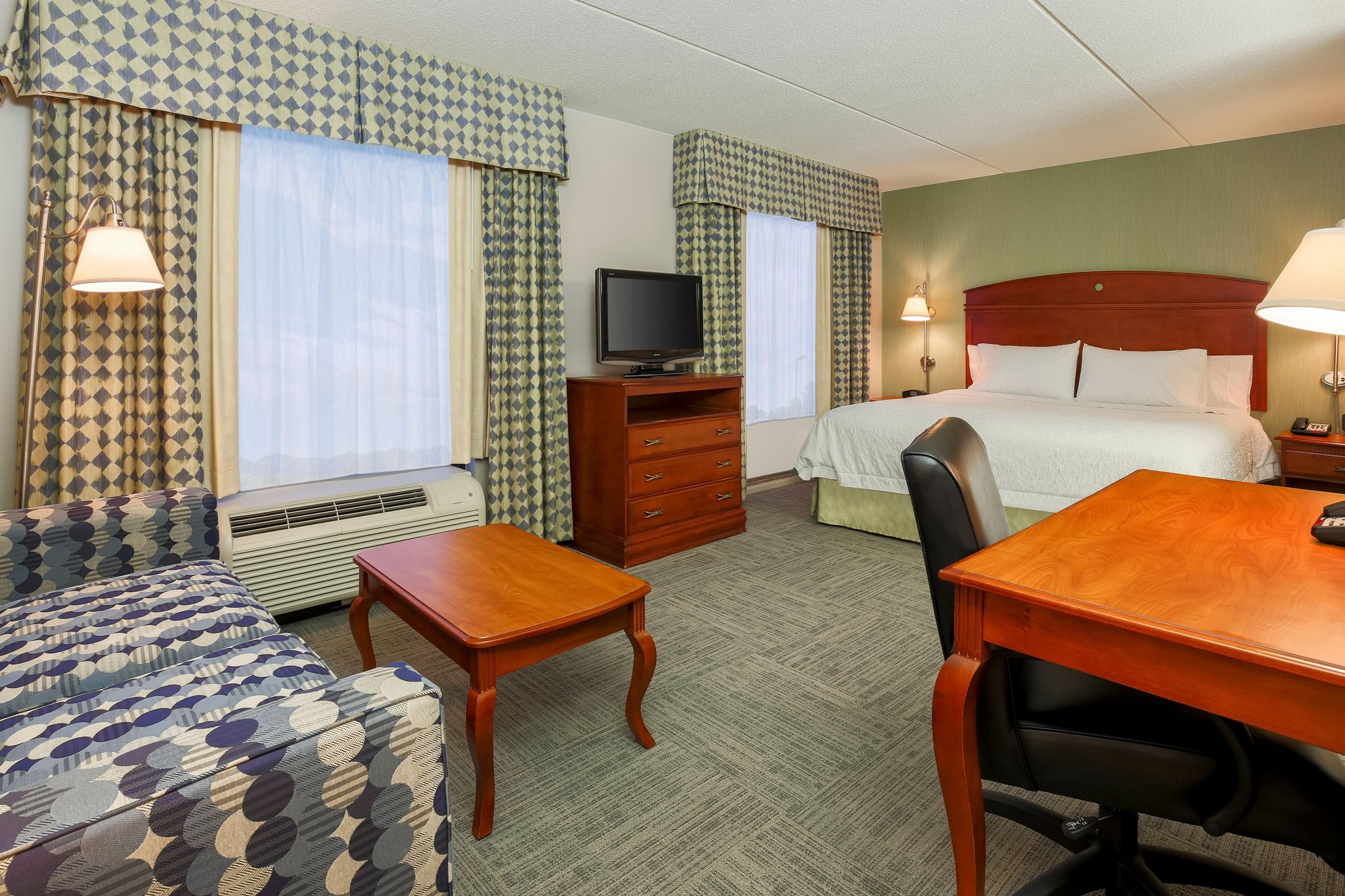 Hampton Inn & Suites
