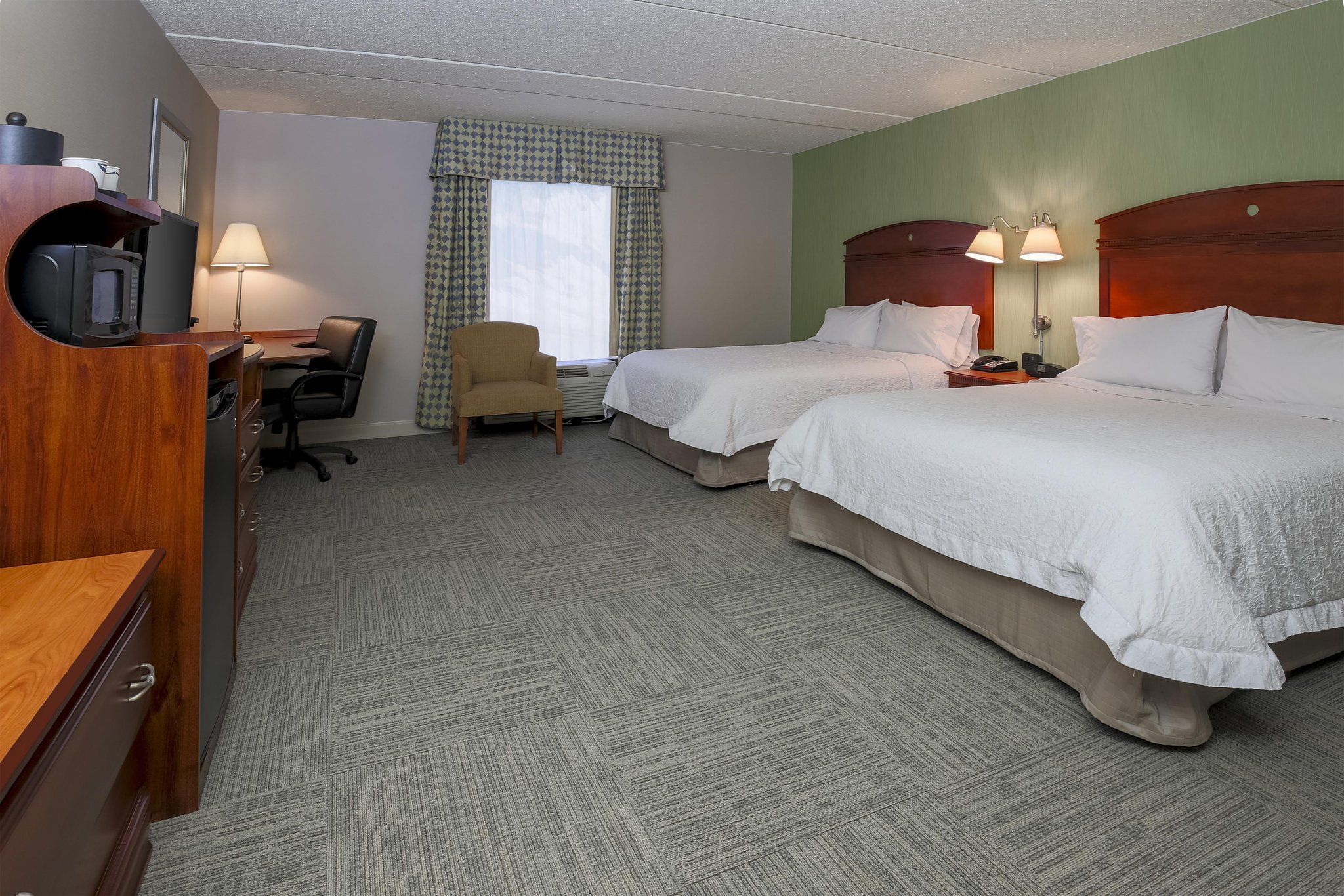 Hampton Inn & Suites