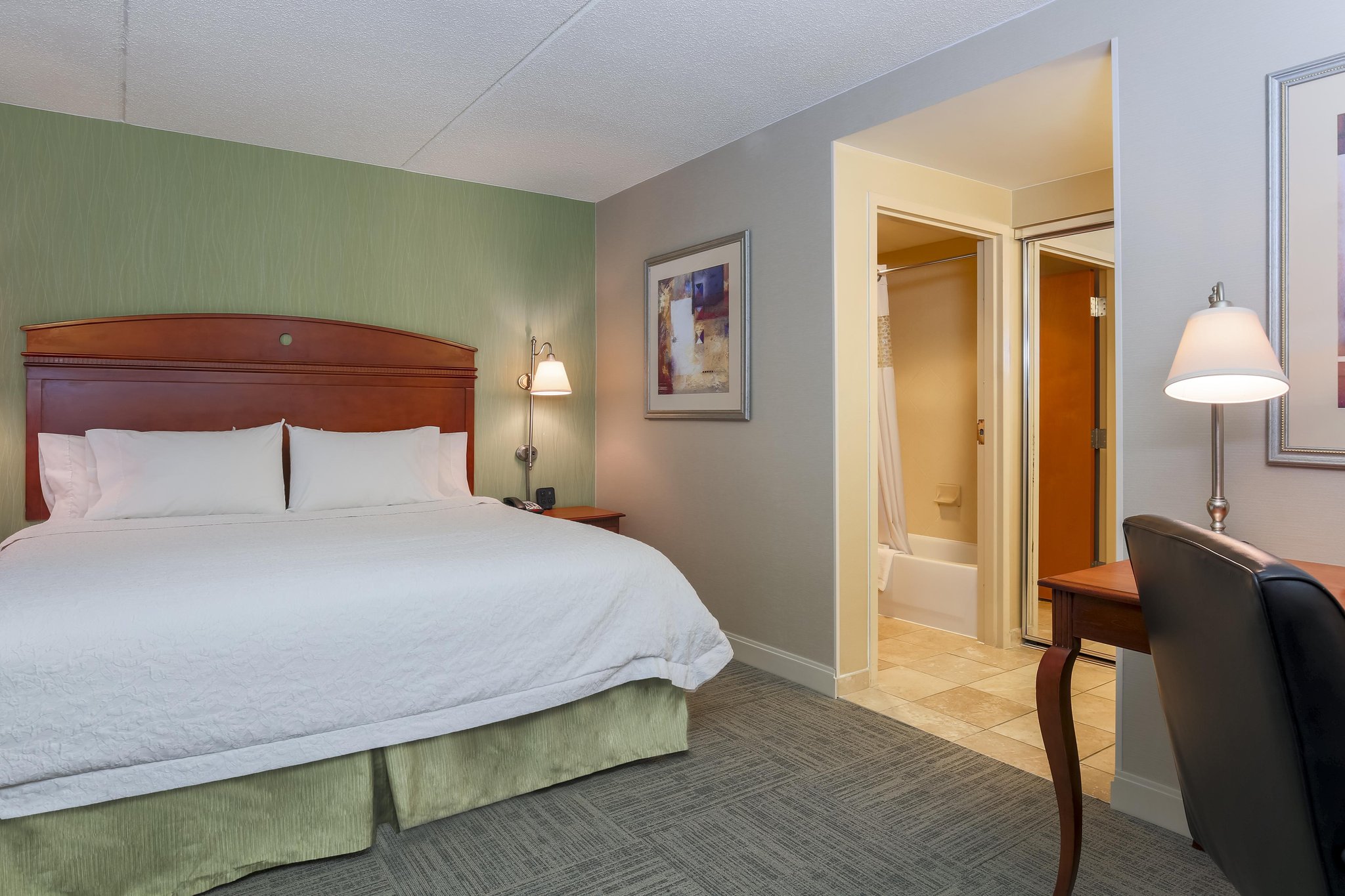Hampton Inn & Suites