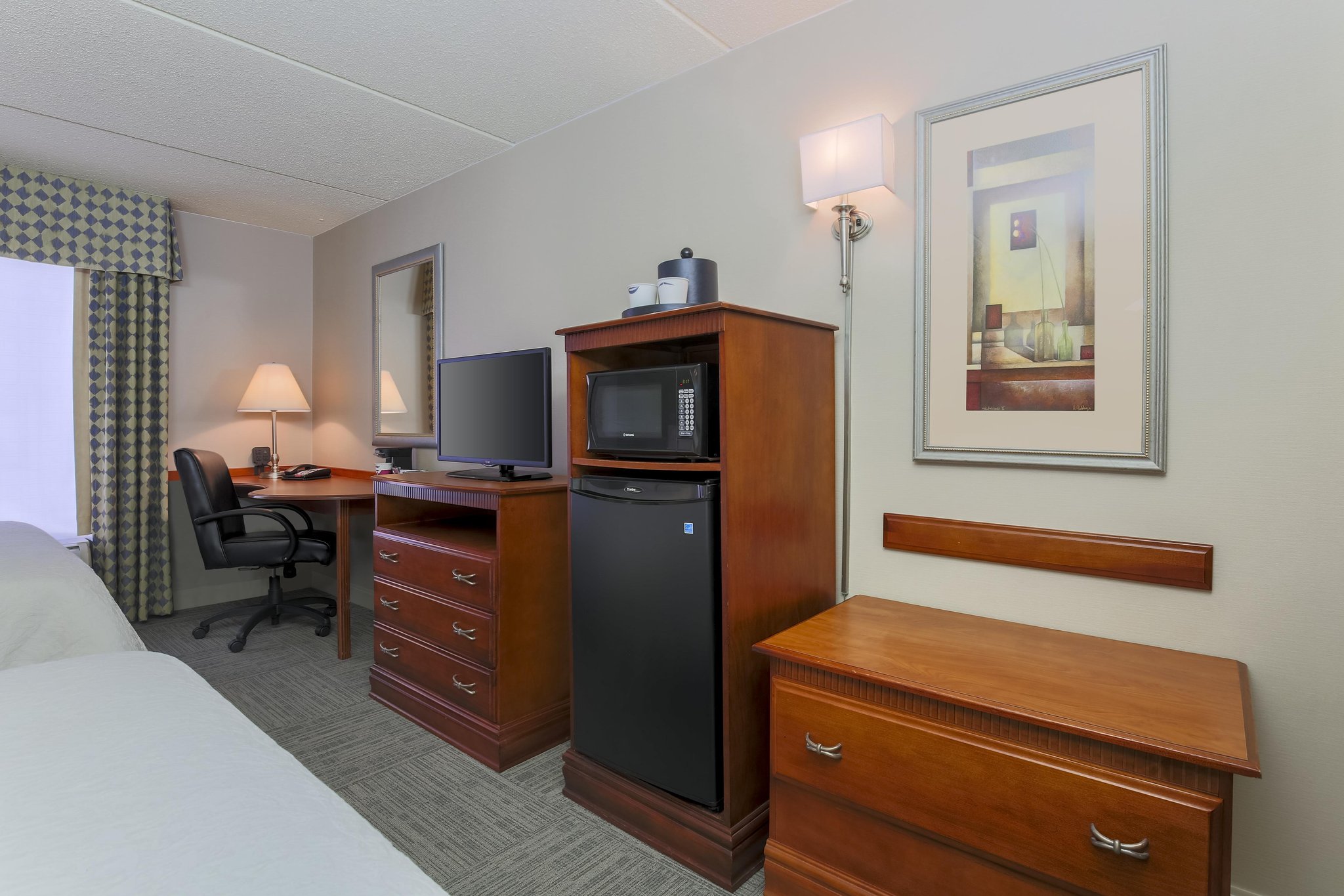 Hampton Inn & Suites