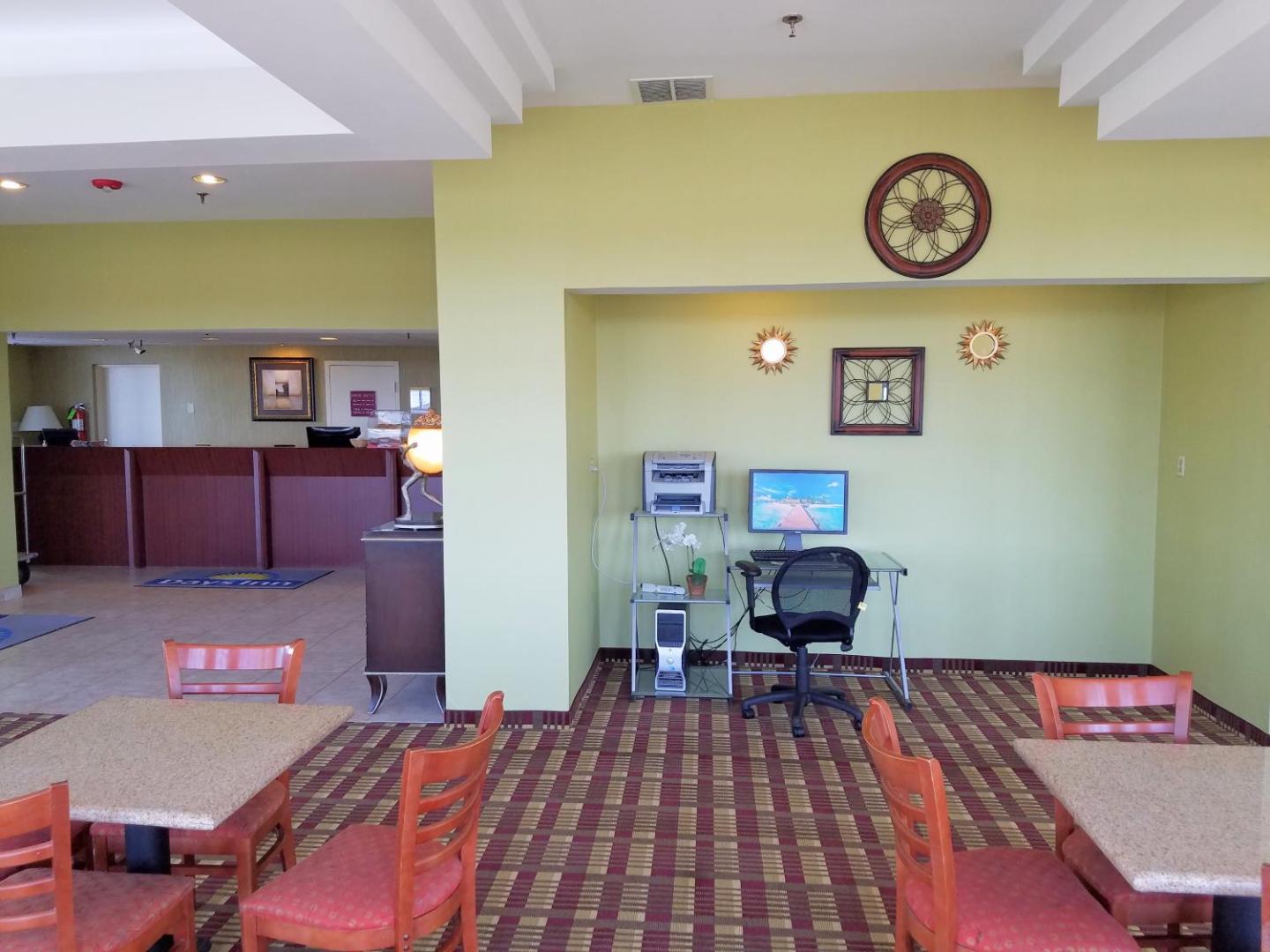 Days Inn by Wyndham Windsor Locks / Bradley Intl Airport